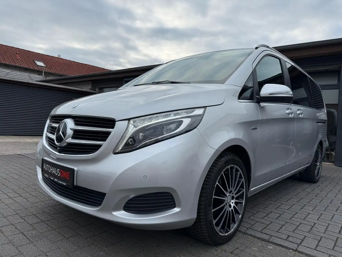Mercedes-Benz V 250 d 4MATIC/KÜHLSCHRANK/STANDHZG/PANORAMA Argent - 1