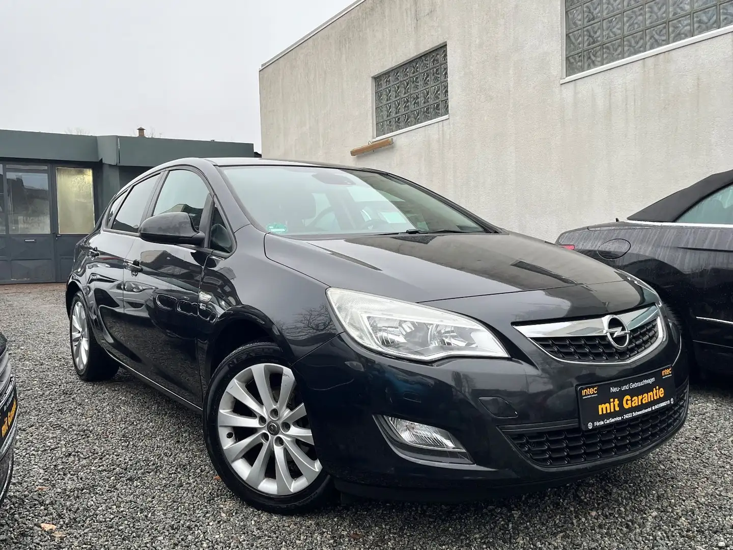 Opel Astra J*5-trg.*Limo*Klima*8-Fach*Servi Neu*Alca* Schwarz - 1