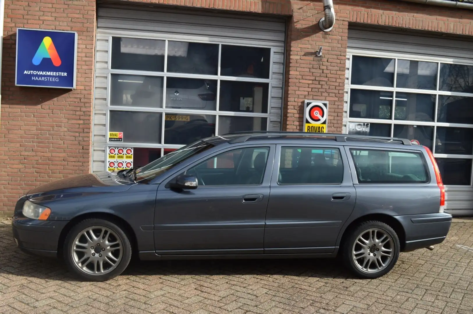 Volvo V70 2.4 D5 Edition, Trekhaak, Leer, Pdc Grau - 2
