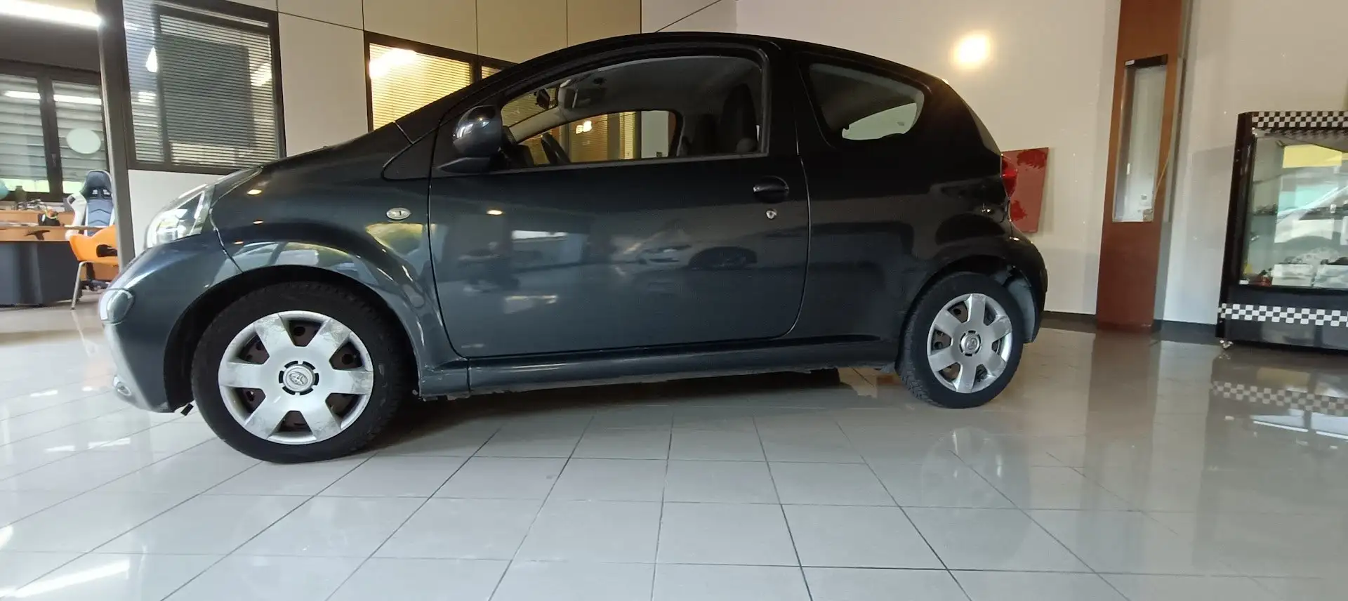 Toyota Aygo AYGO 1.2 VVT-i Sol Schwarz - 1