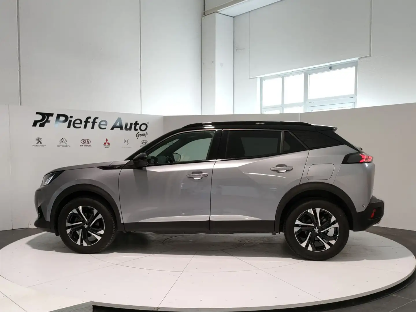 Peugeot 2008 2ª serie - 2008 PureTech 130 S&S GT Grau - 2