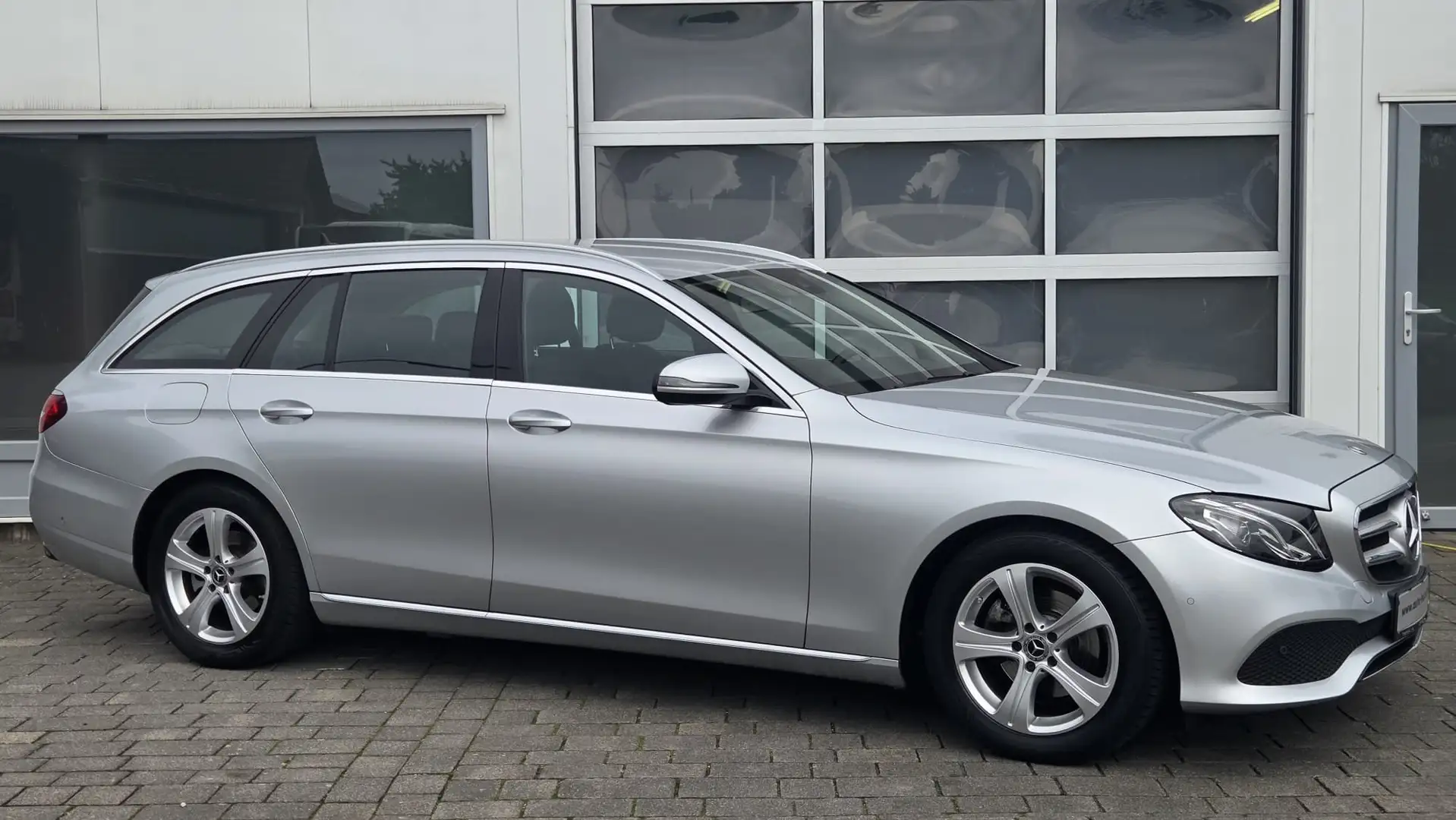 Mercedes-Benz E 220 E 220 d Avantgarde AHK Standheizung LED Argent - 2