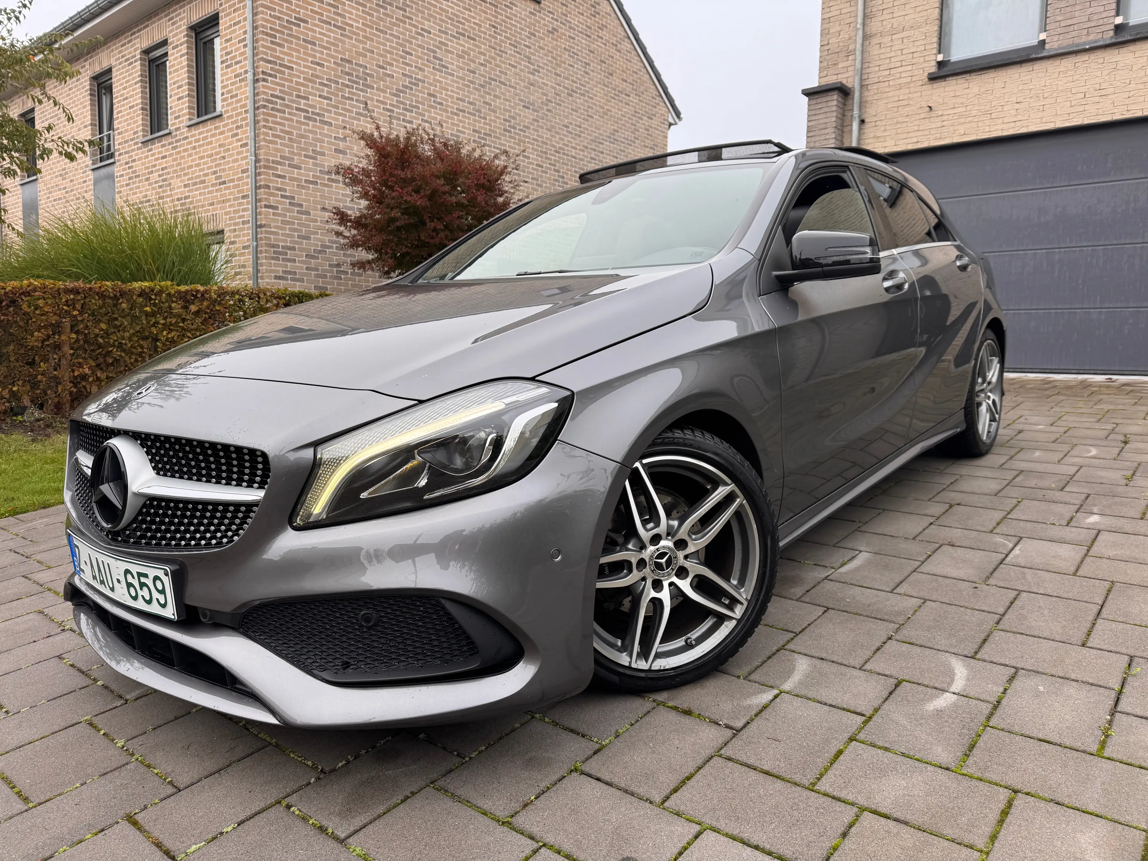 Mercedes-Benz A 180 Pack /////AMG - Facelift - Panorama- Camera