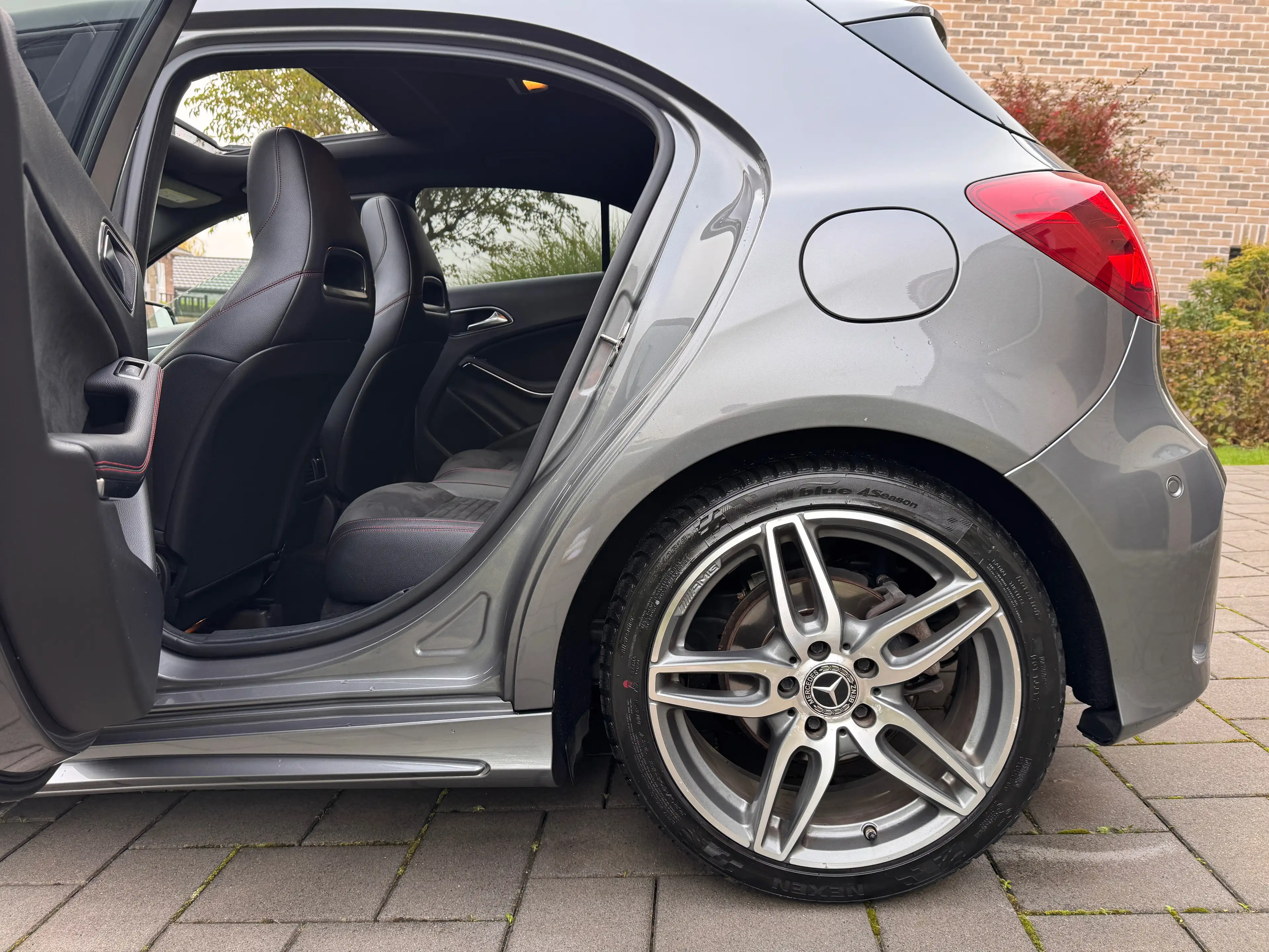 Mercedes-Benz A 180 Pack /////AMG - Facelift - Panorama- Camera — photo 7