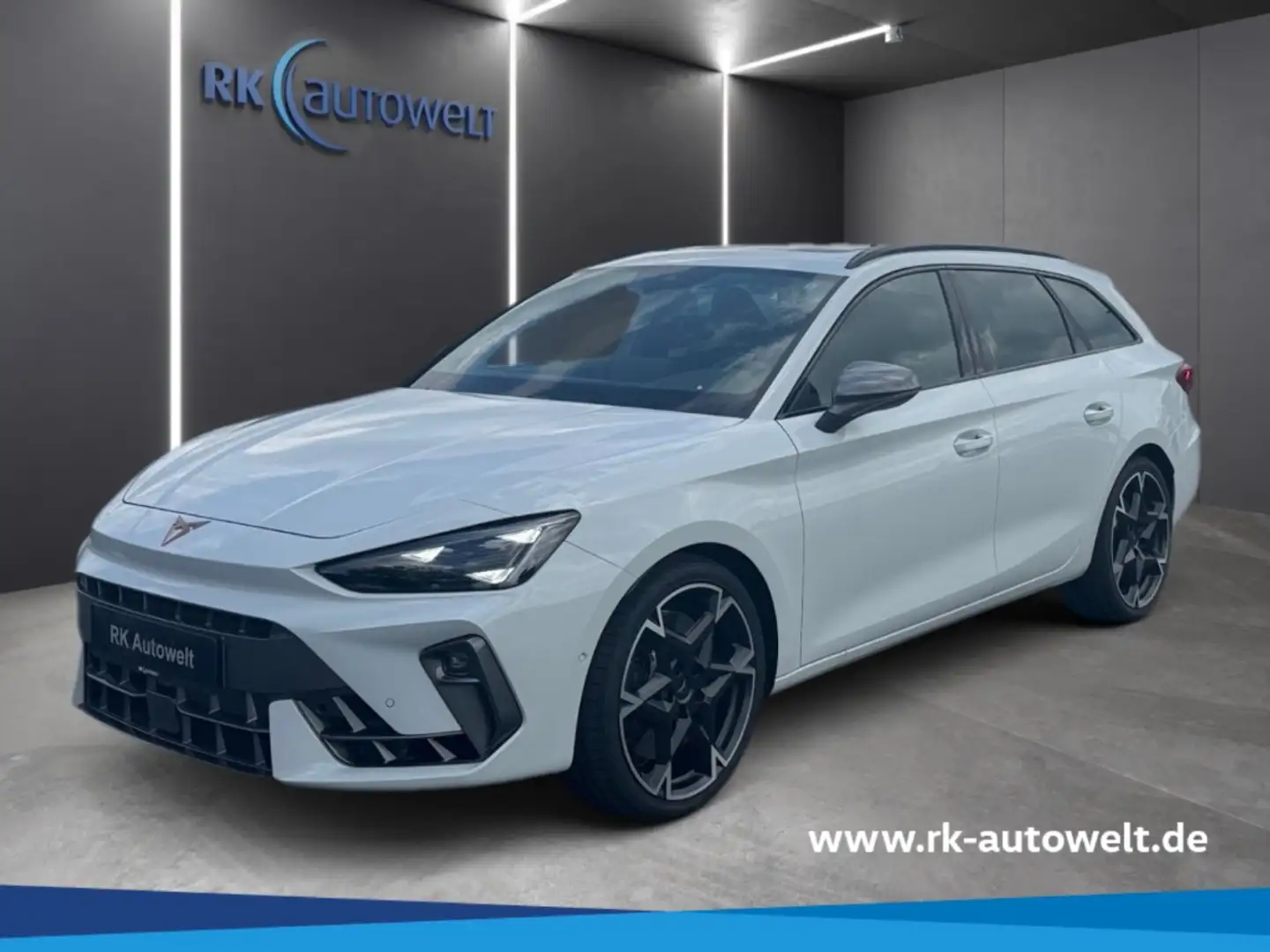 CUPRA Leon Sportstourer 2.0 TSI 4Drive VZ Pano AHK Wit - 1