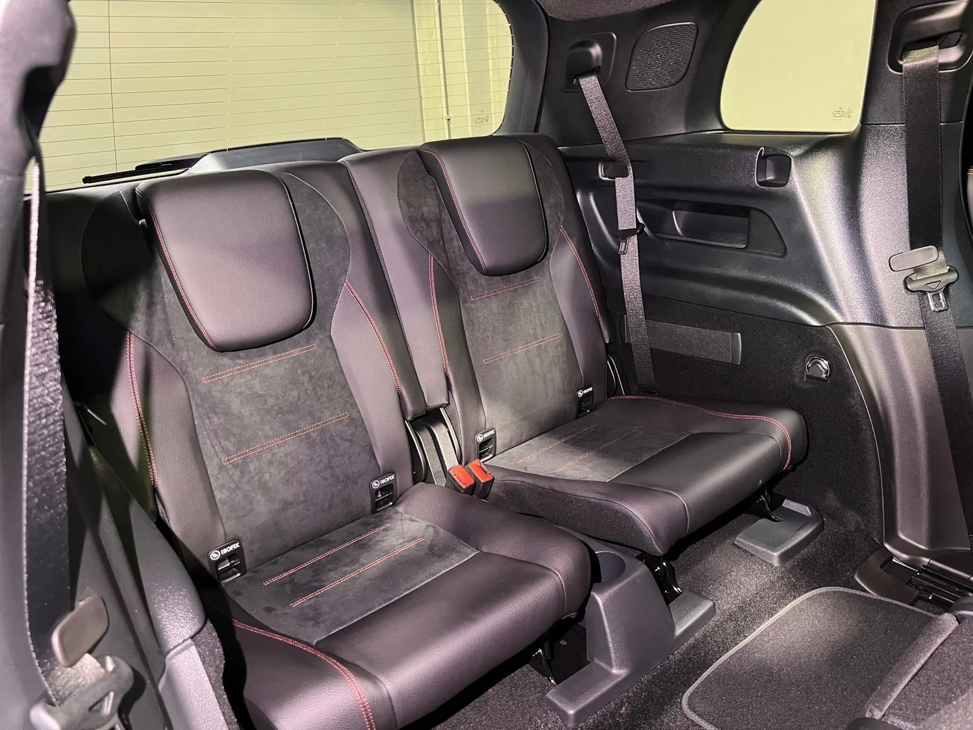 Mercedes-Benz GLB 200 Edition AMG Pano/AHK/Dist/7Sitz/360°/Tot — photo 11