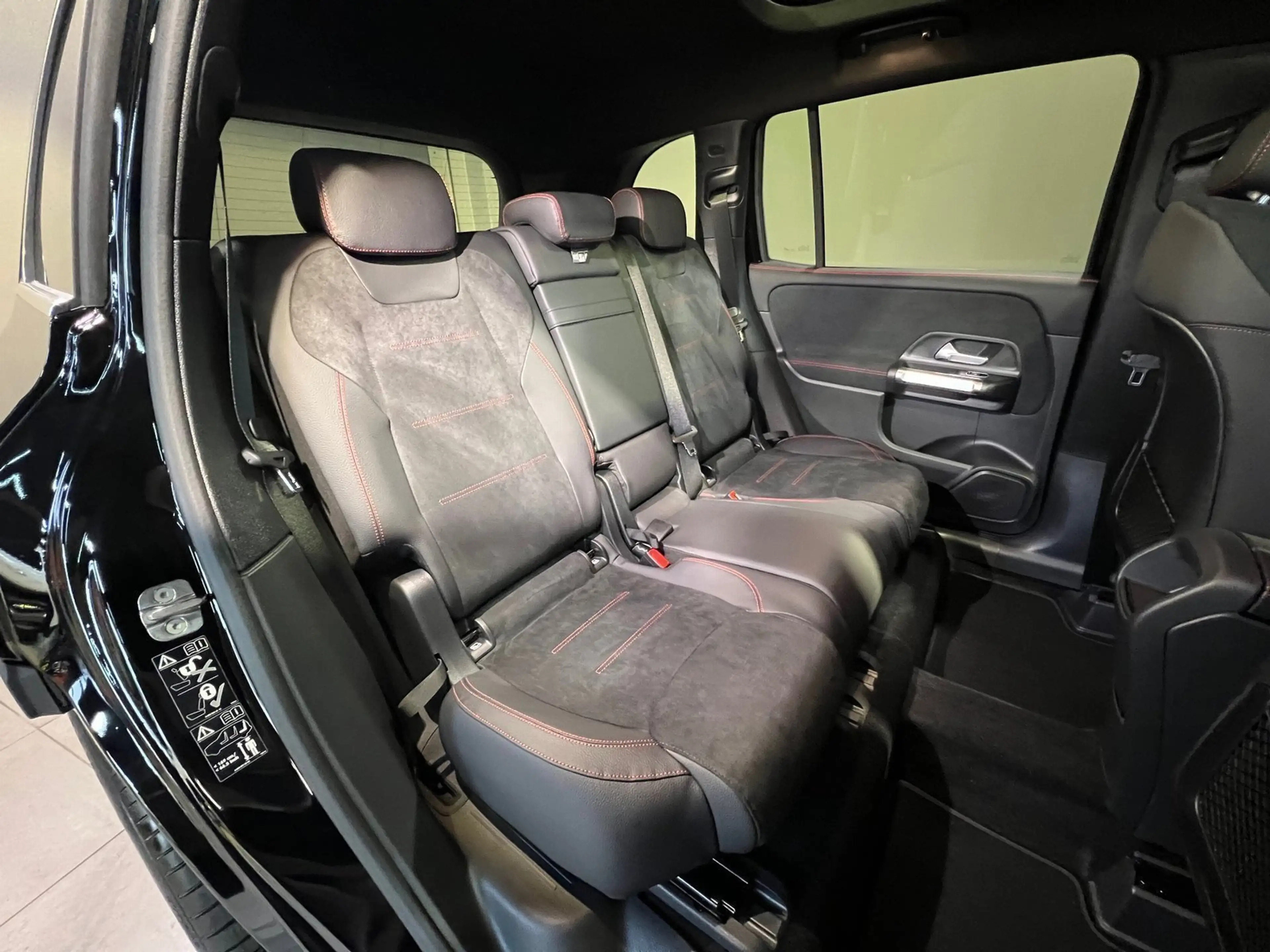 Mercedes-Benz GLB 200 Edition AMG Pano/AHK/Dist/7Sitz/360°/Tot — photo 10