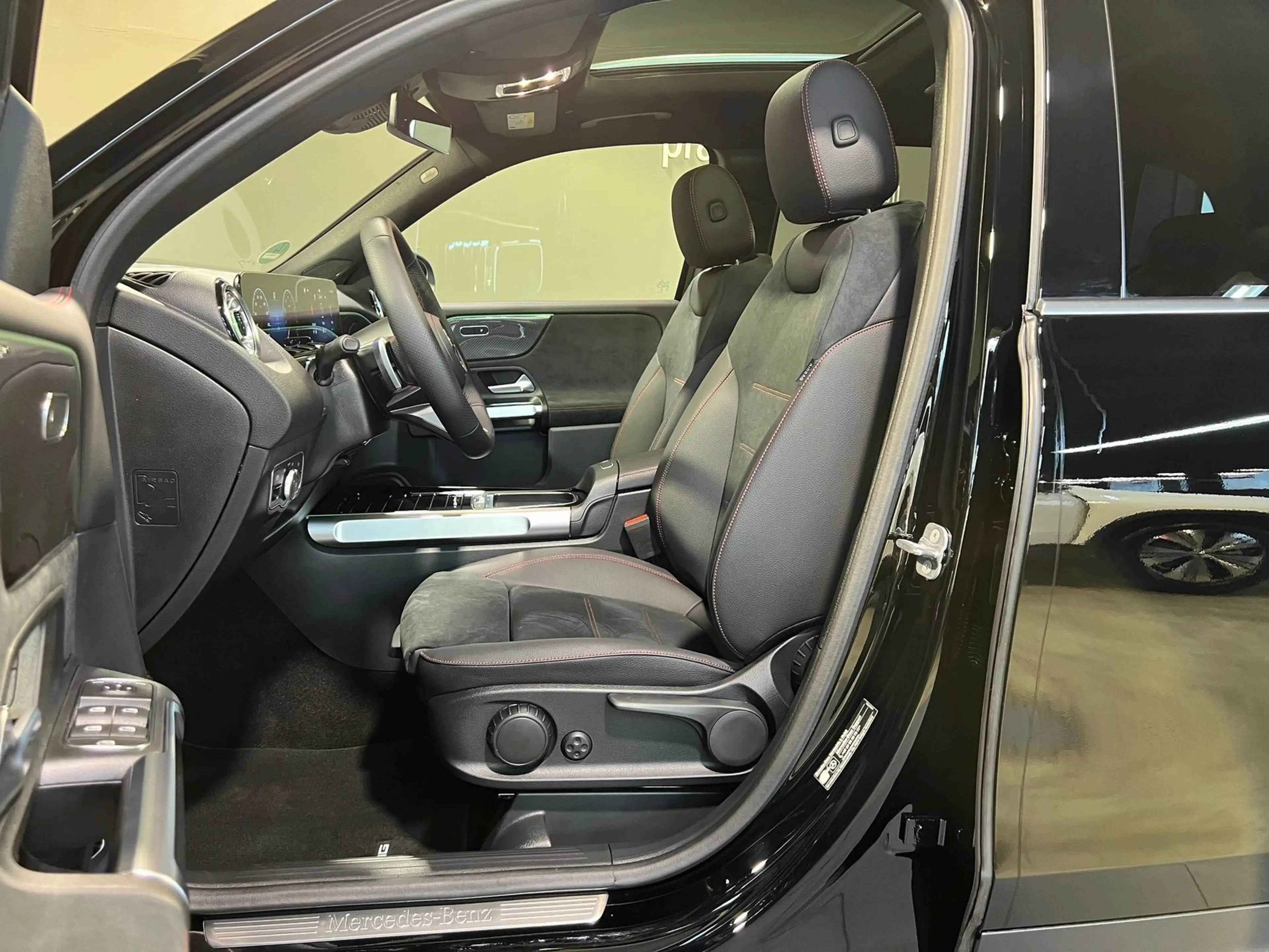 Mercedes-Benz GLB 200 Edition AMG Pano/AHK/Dist/7Sitz/360°/Tot — photo 7