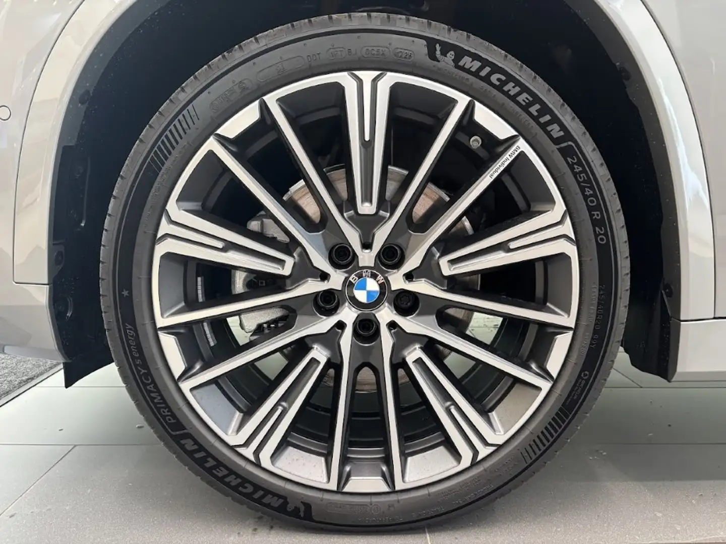 BMW iX1 xDrive30 Silber - 2