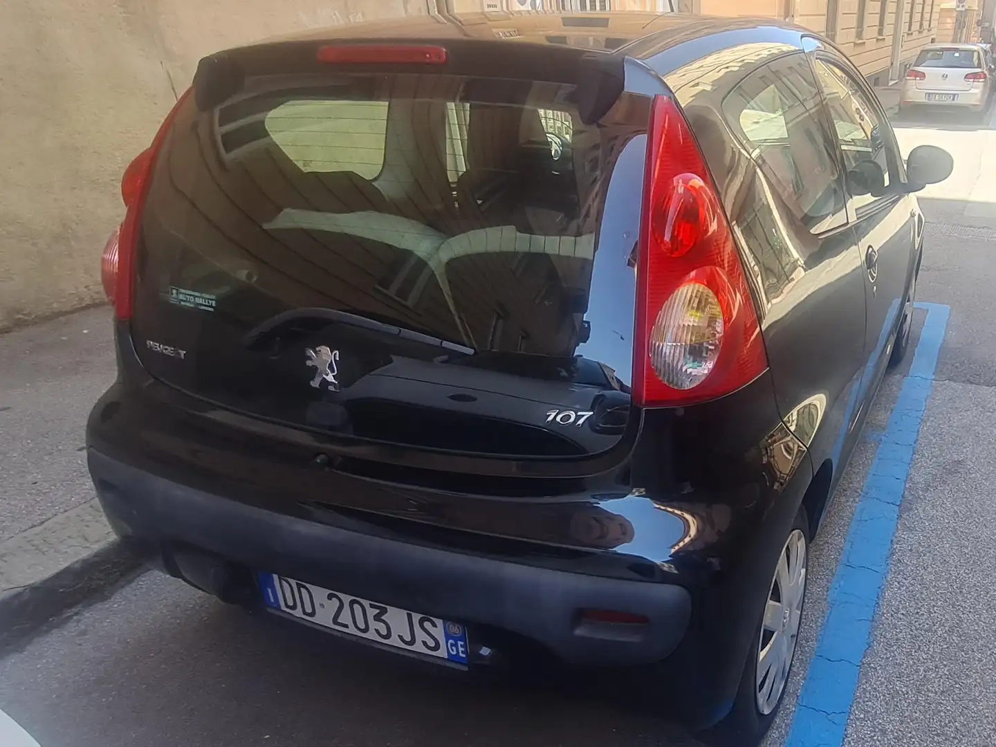 Peugeot 107 107 3p 1.0 12v Plaisir Schwarz - 1