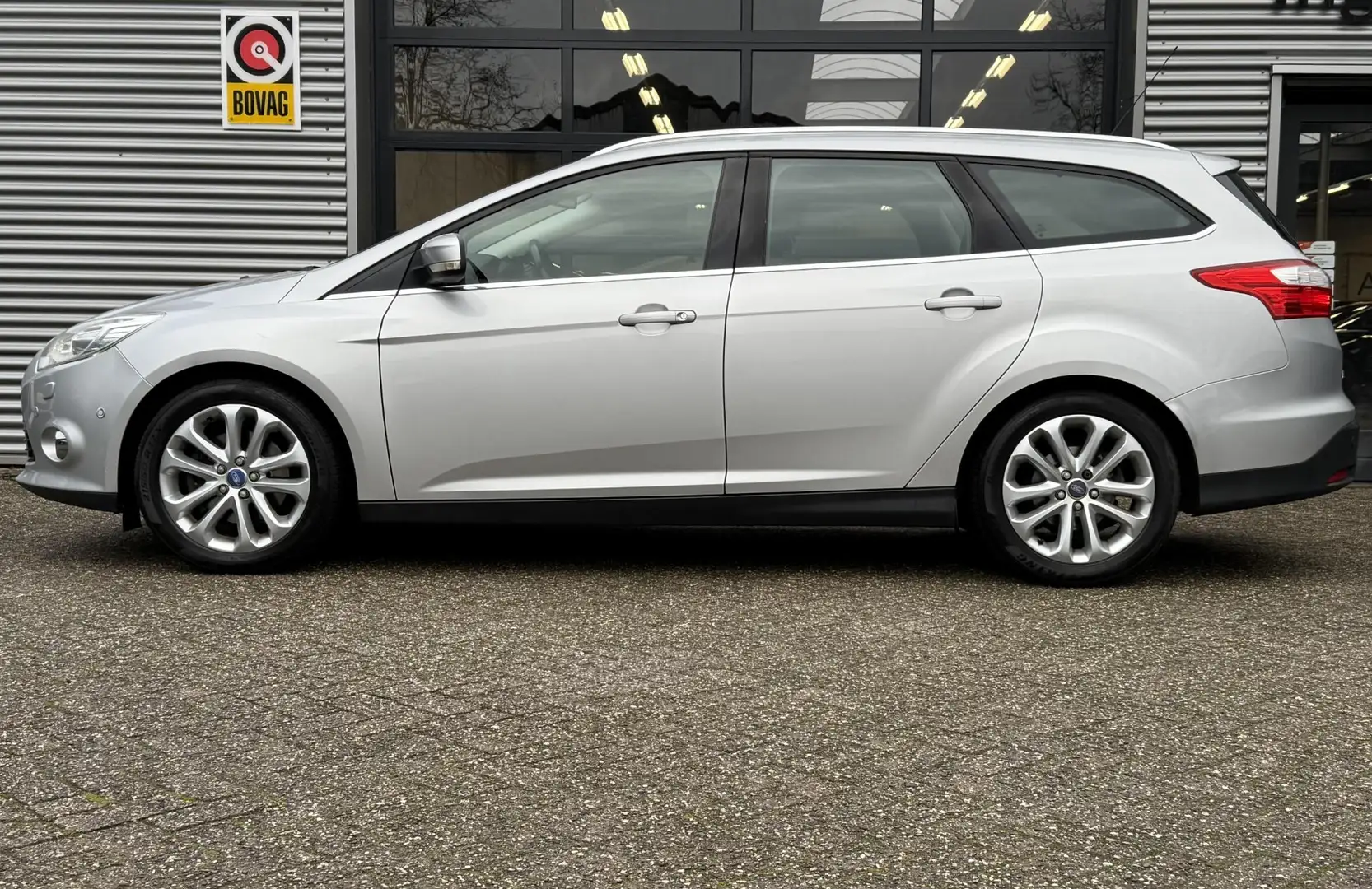 Ford Focus Wagon 1.6 EcoBoost Lease Titanium l Airco l Cruise Gris - 2