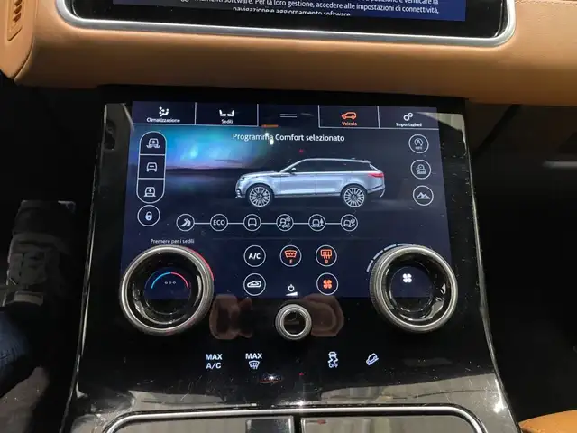 Land Rover Range Rover Velar view 13