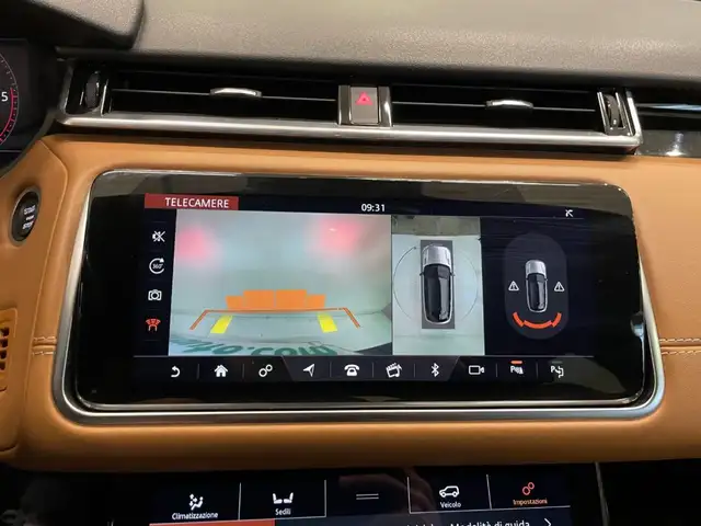 Land Rover Range Rover Velar view 11