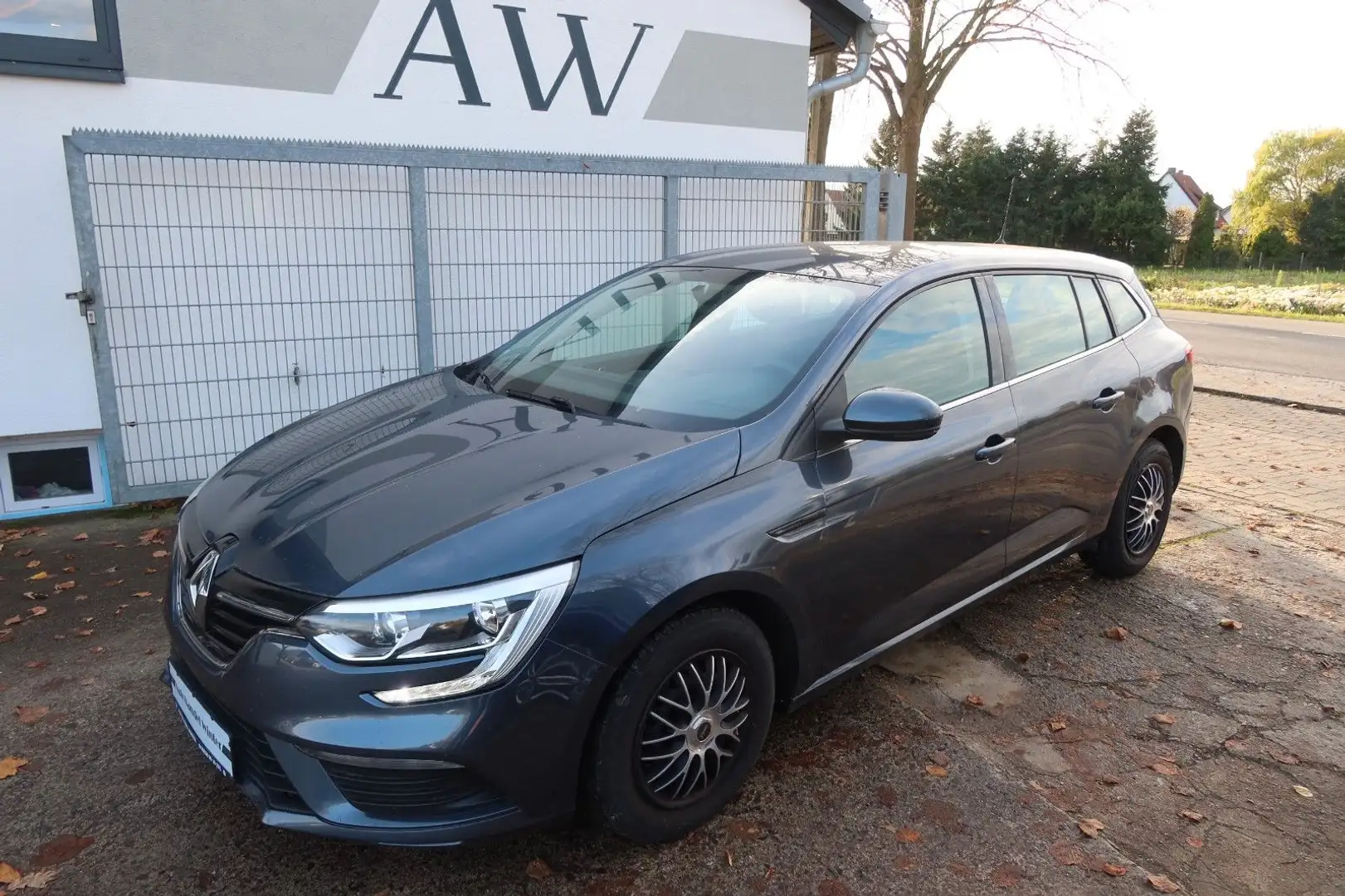Renault Megane IV Grandtour Life| Grau - 1