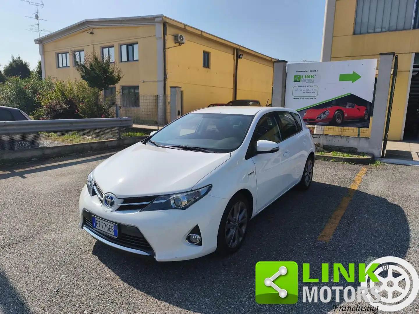 Toyota Auris 1.8 Hybrid Lounge Bianco - 1