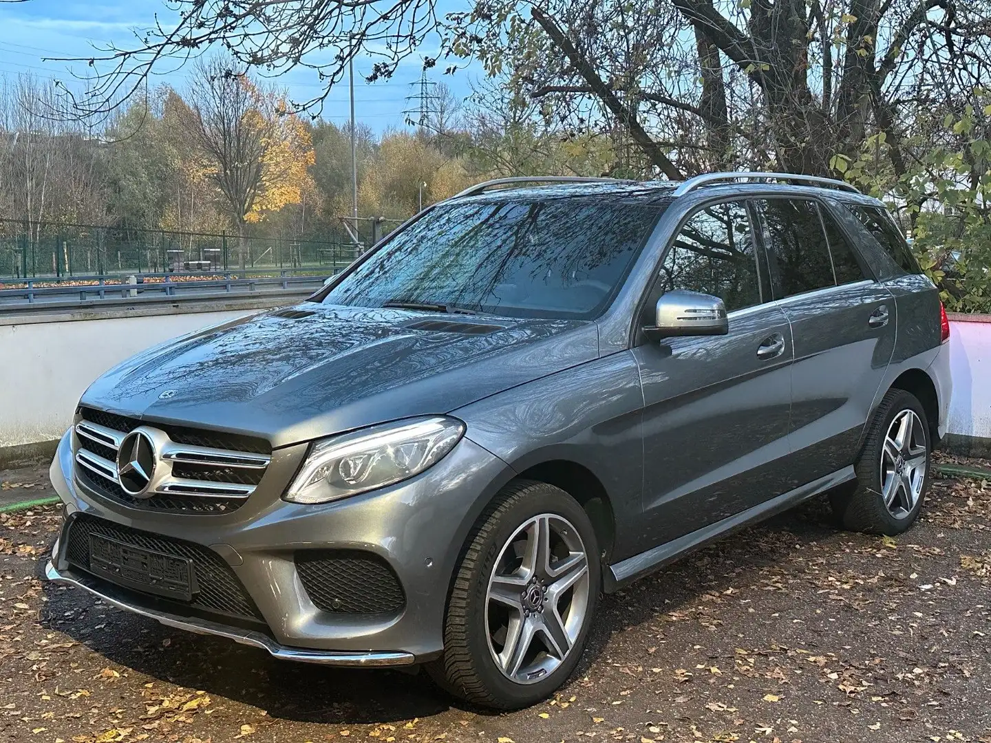 Mercedes-Benz GLE 350 d 4M *AMG-Line / Int+Ext* *Panorama*AHK* Grau - 1