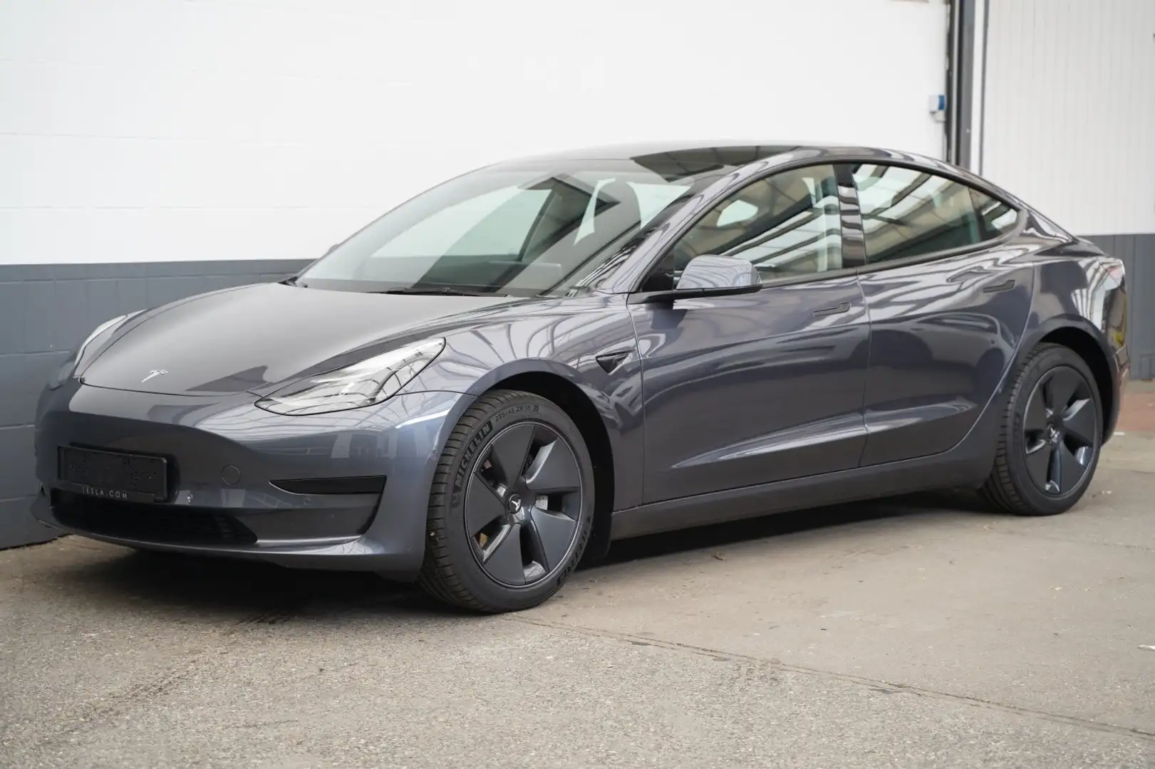 Tesla Model 3 Standard Range+ *1.Hand* Grau - 1