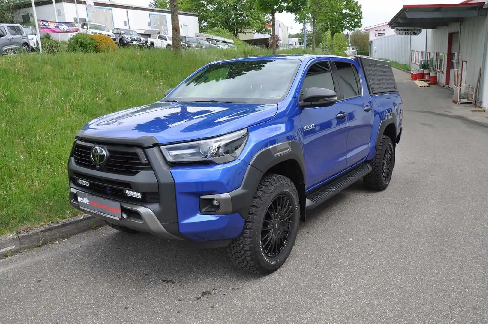 Toyota Hilux 2.8 4x4 Double Cab Invincible NESTLE OFFROAD Blau - 1