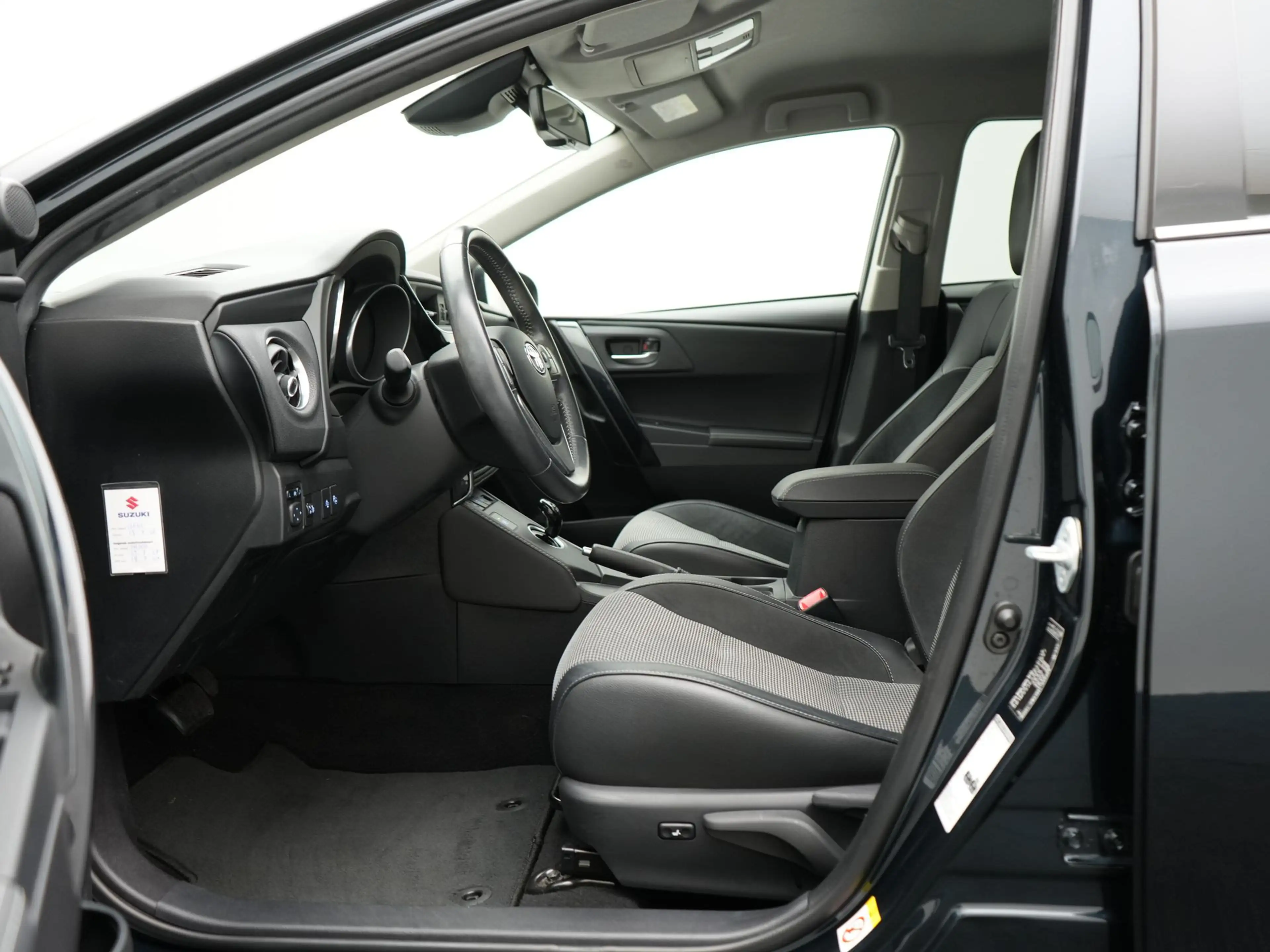 Toyota Auris 1.8 Hybrid Executive | Parkeersensoren V+A | Navig — photo 6