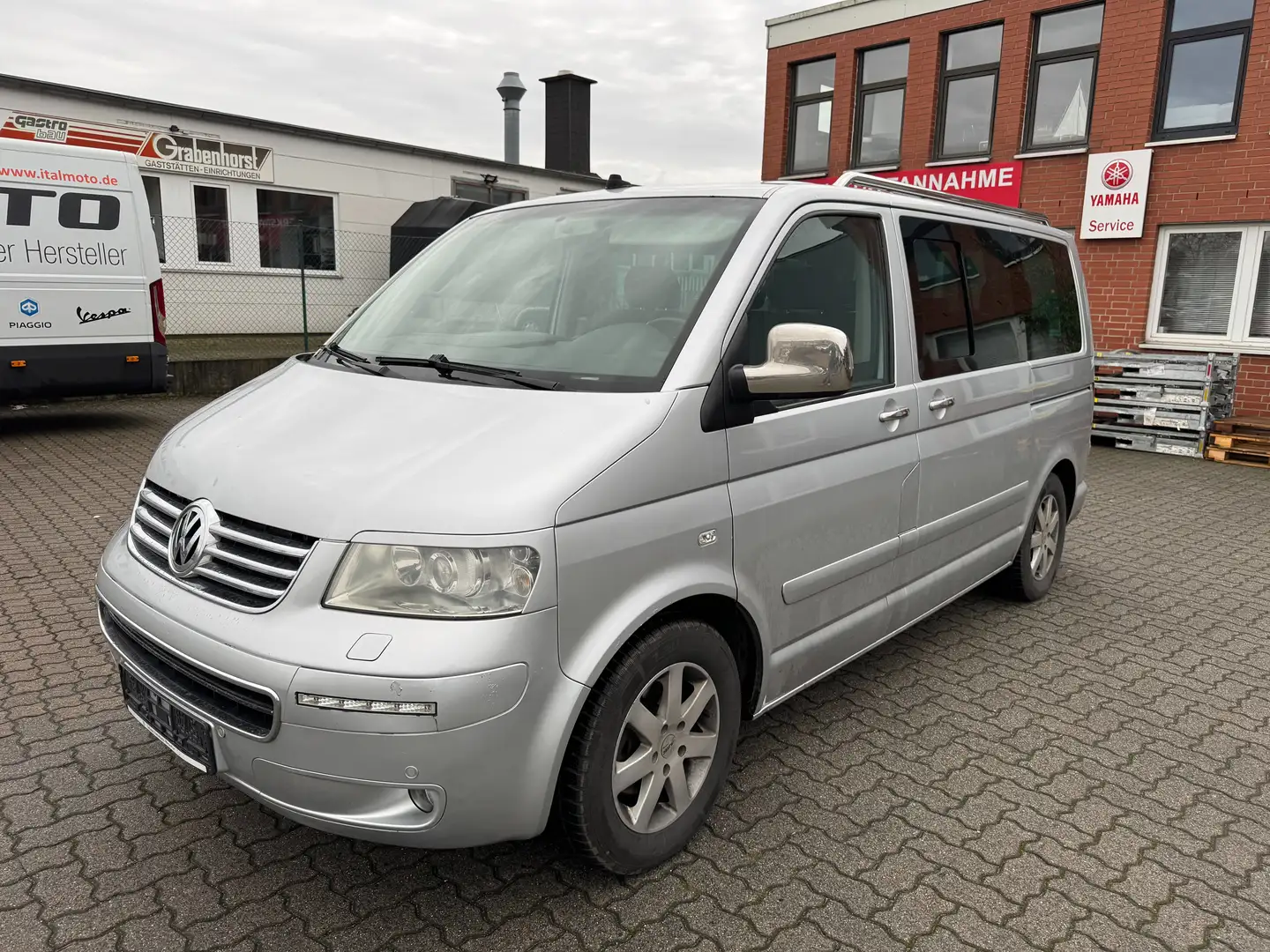Volkswagen T5 Multivan Transporter T5 TDI Comfortline Autm. Silber - 1
