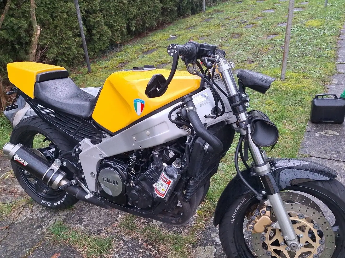Yamaha FZR 750 Custom, Naked bike. Yellow - 2