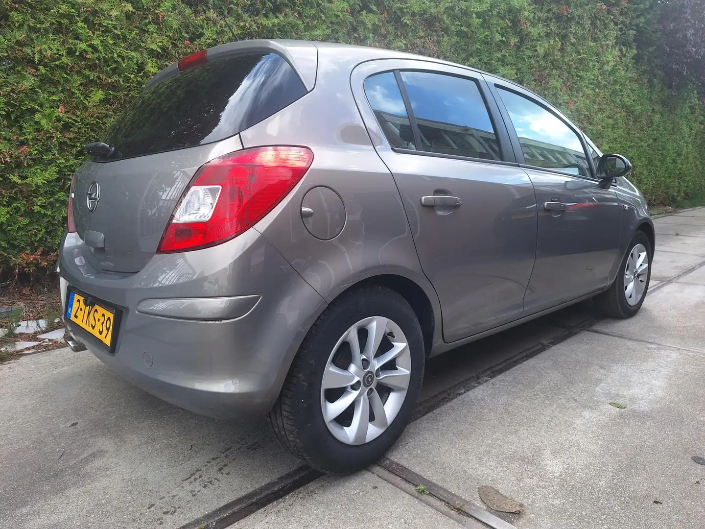 Opel Corsa 1.2 EcoFlex Design Edition LPG Bruin - 2