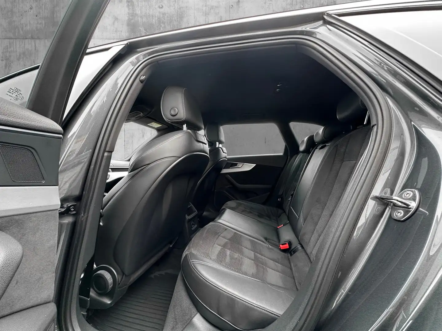 Audi A4 2.0 TFSI ultra Design S tronic Gris - 2