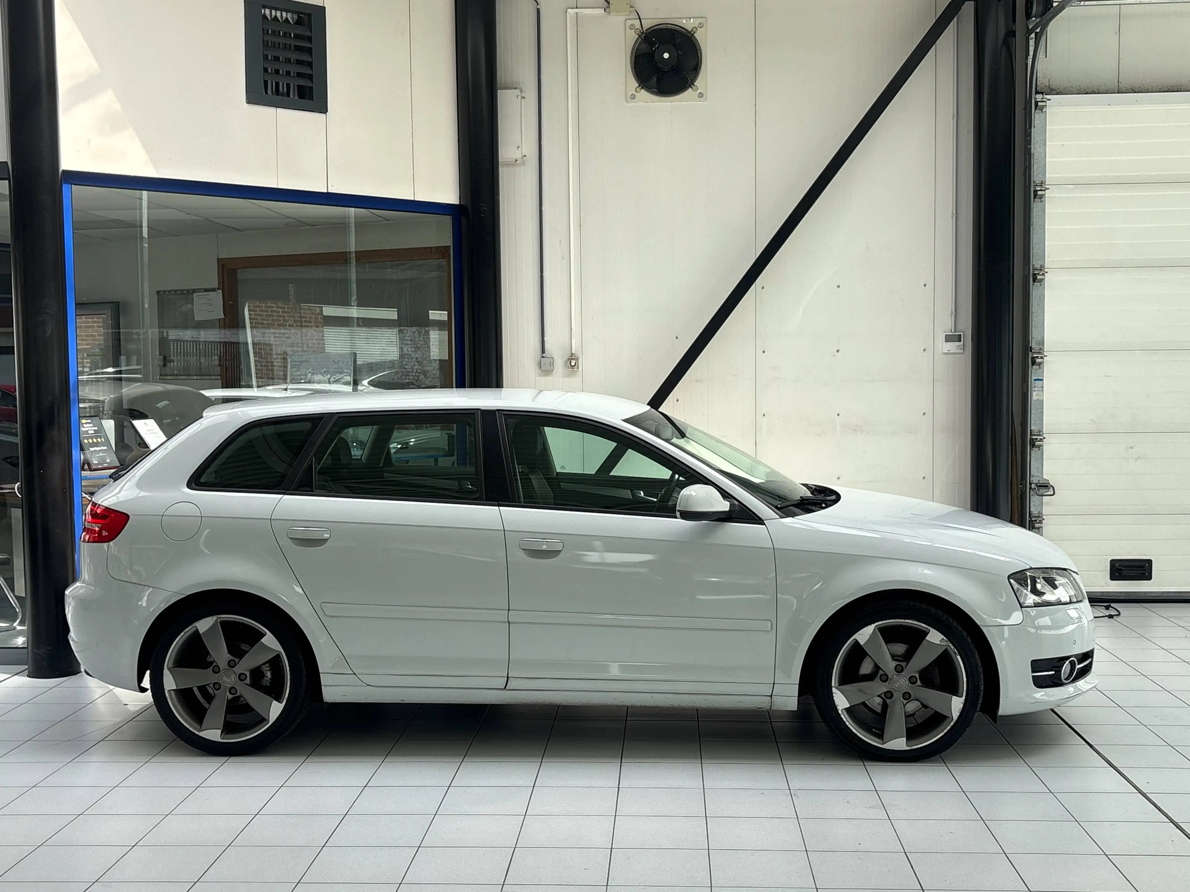 Audi A3 A3 Sportback 1.4 TFSI *XENON * CUIR * GPS * PDC * JANTES * — photo 6