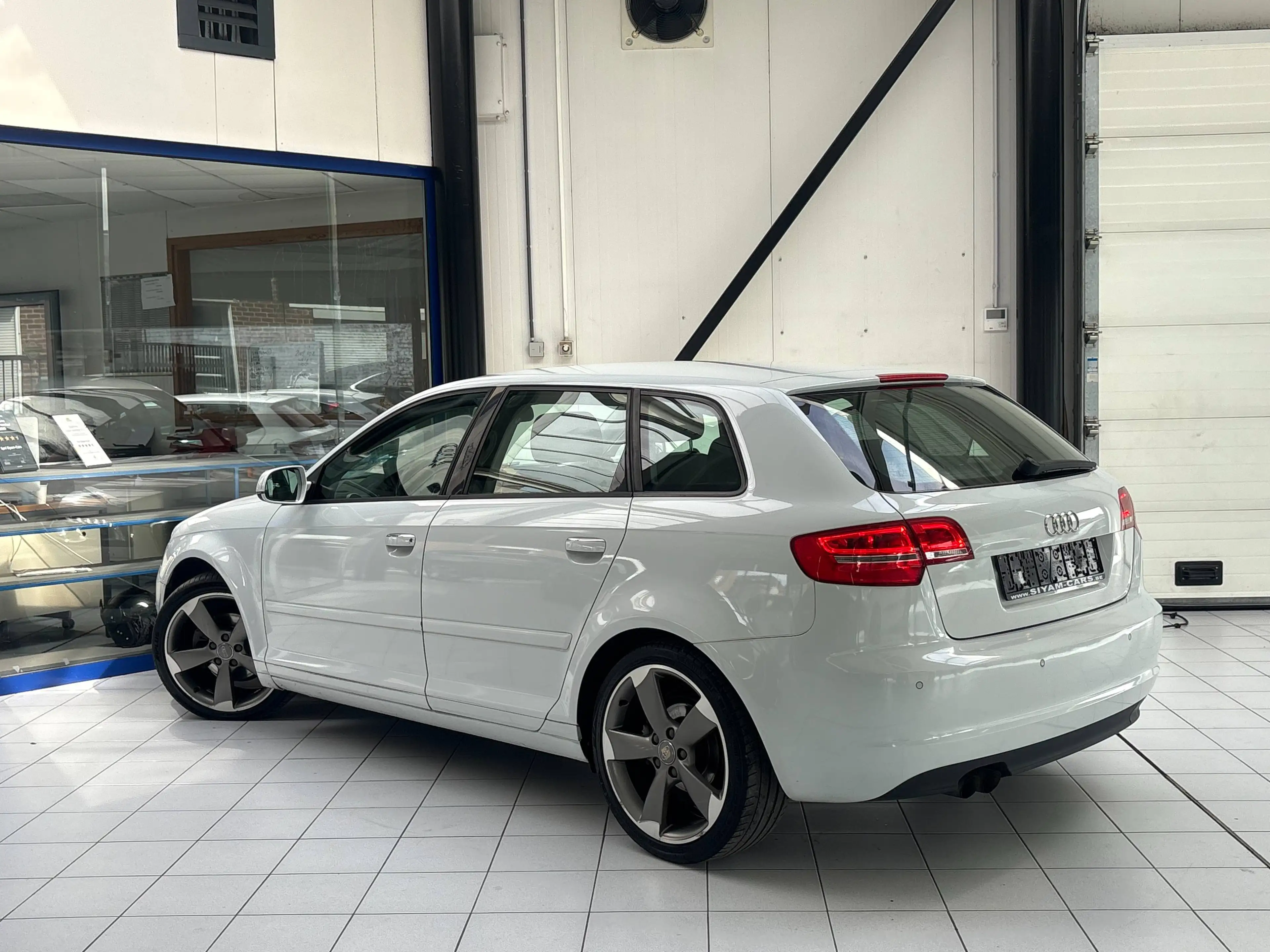 Audi A3 A3 Sportback 1.4 TFSI *XENON * CUIR * GPS * PDC * JANTES * — photo 3