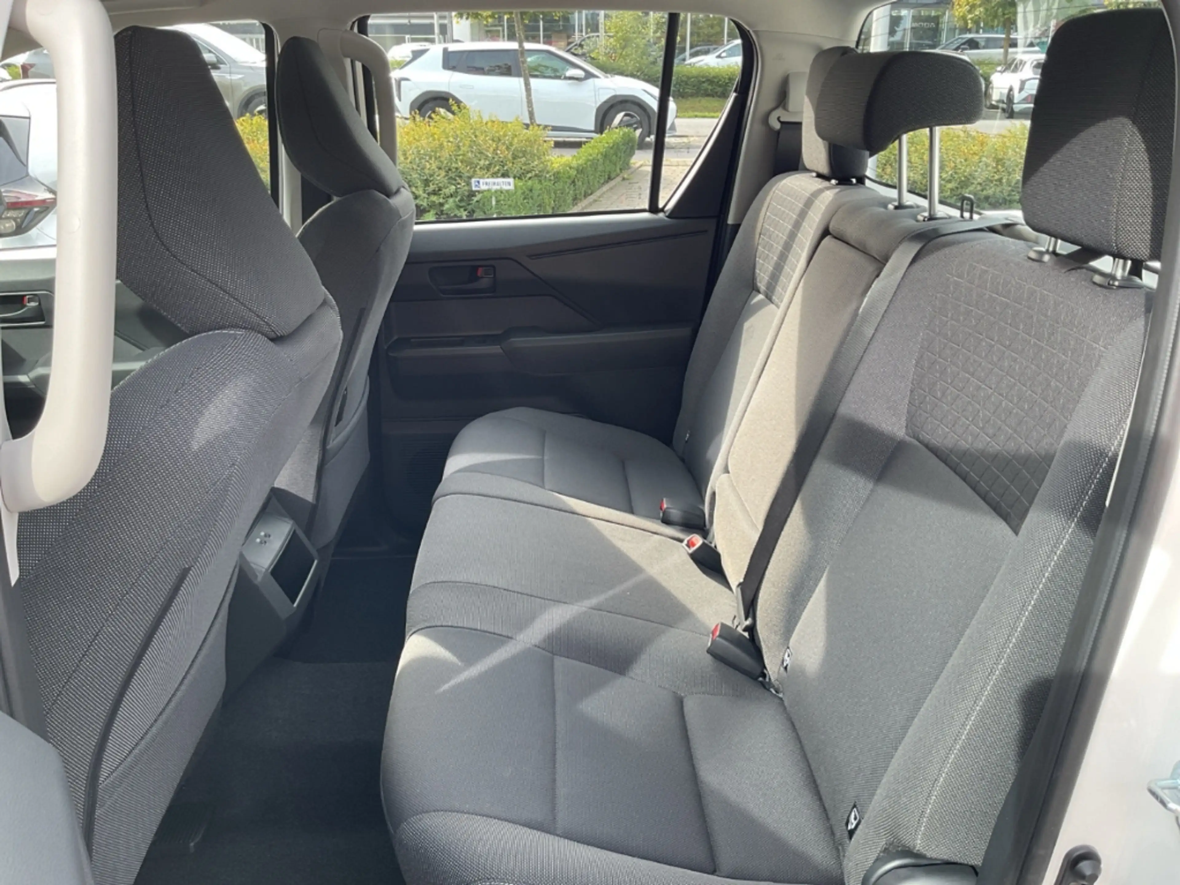 Toyota Hilux BEV Double Cab Electric 144 kW 4x4 Duty Navi LED S — photo 11
