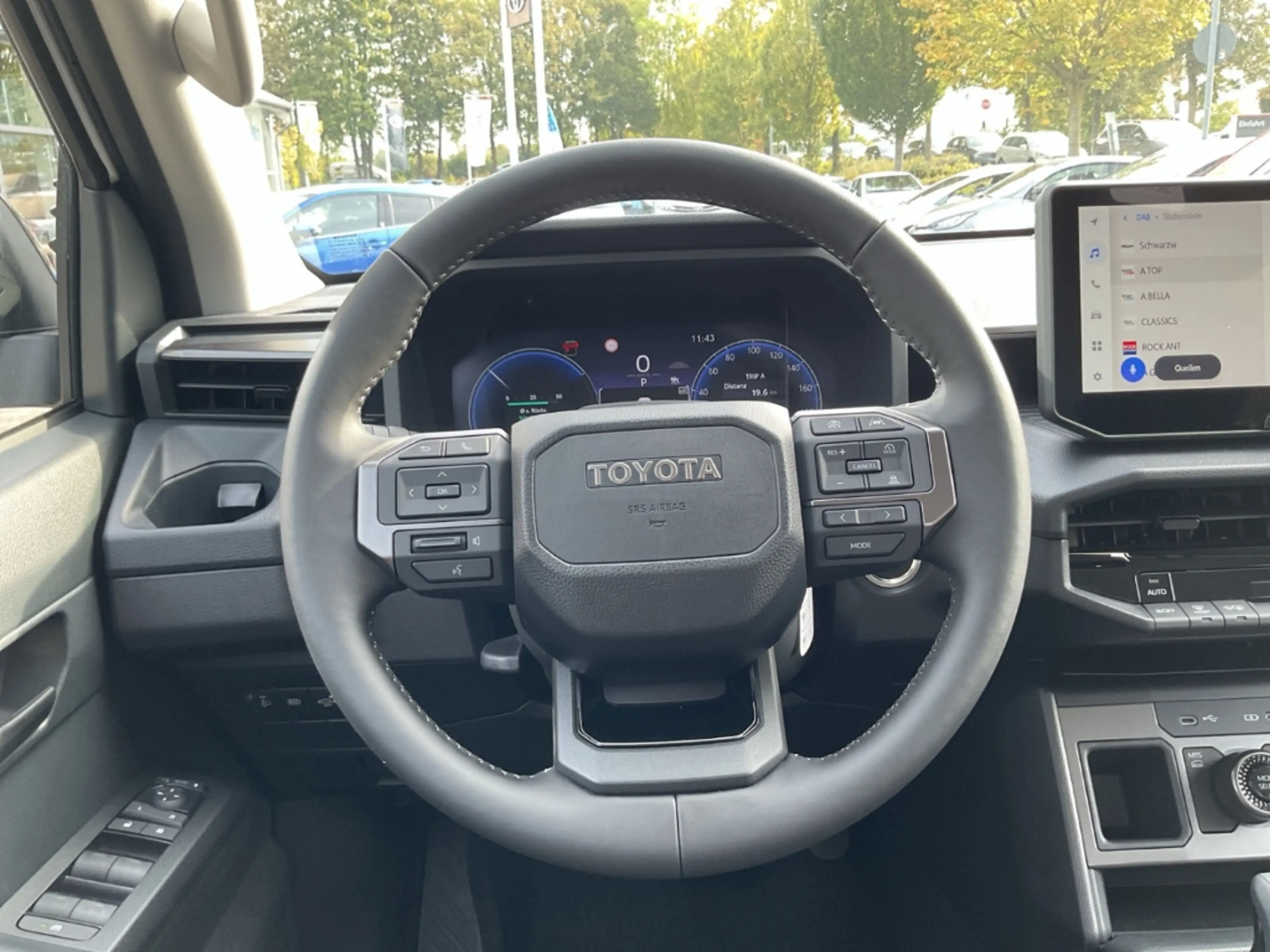 Toyota Hilux BEV Double Cab Electric 144 kW 4x4 Duty Navi LED S — photo 13