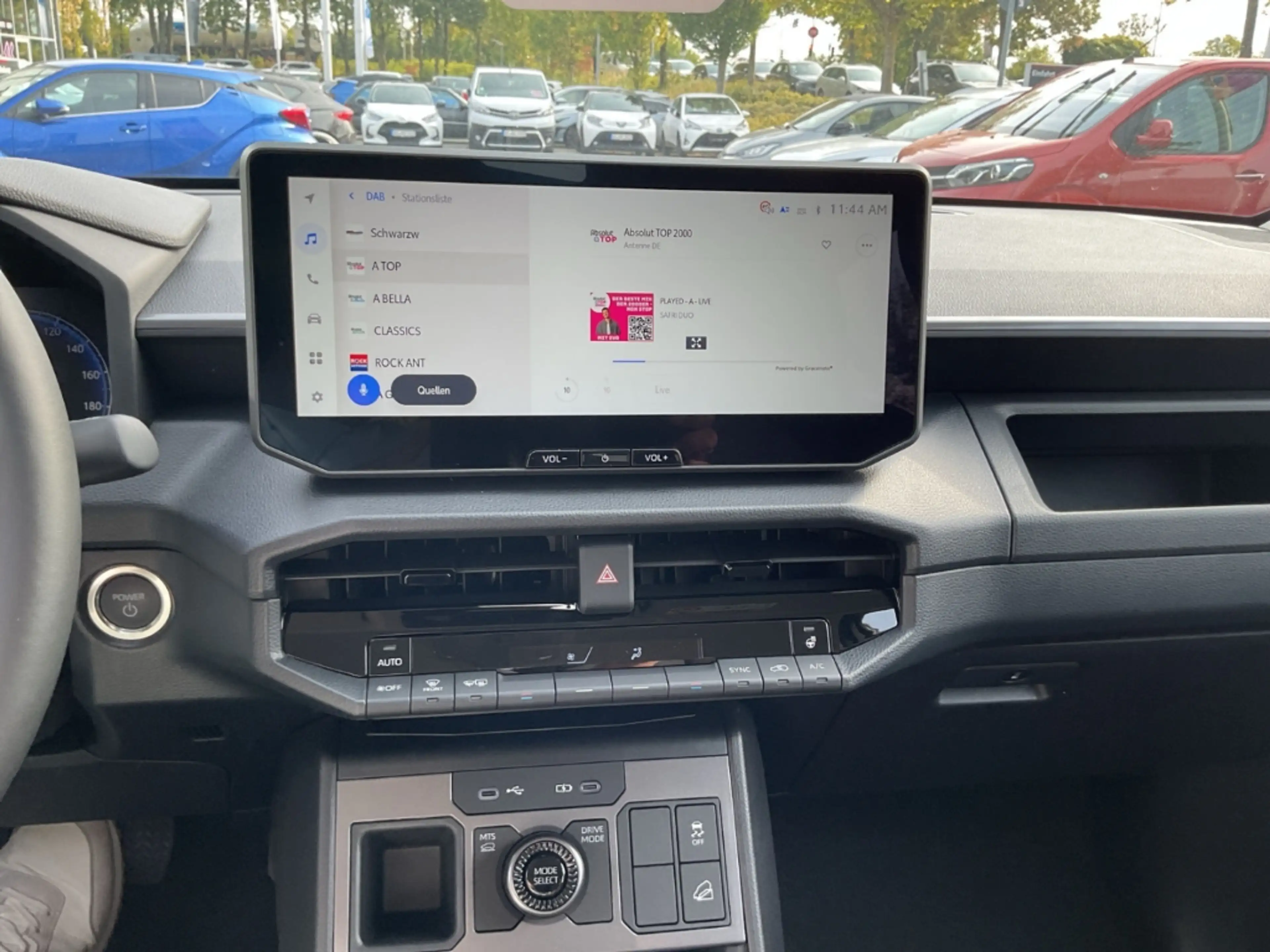 Toyota Hilux BEV Double Cab Electric 144 kW 4x4 Duty Navi LED S — photo 15
