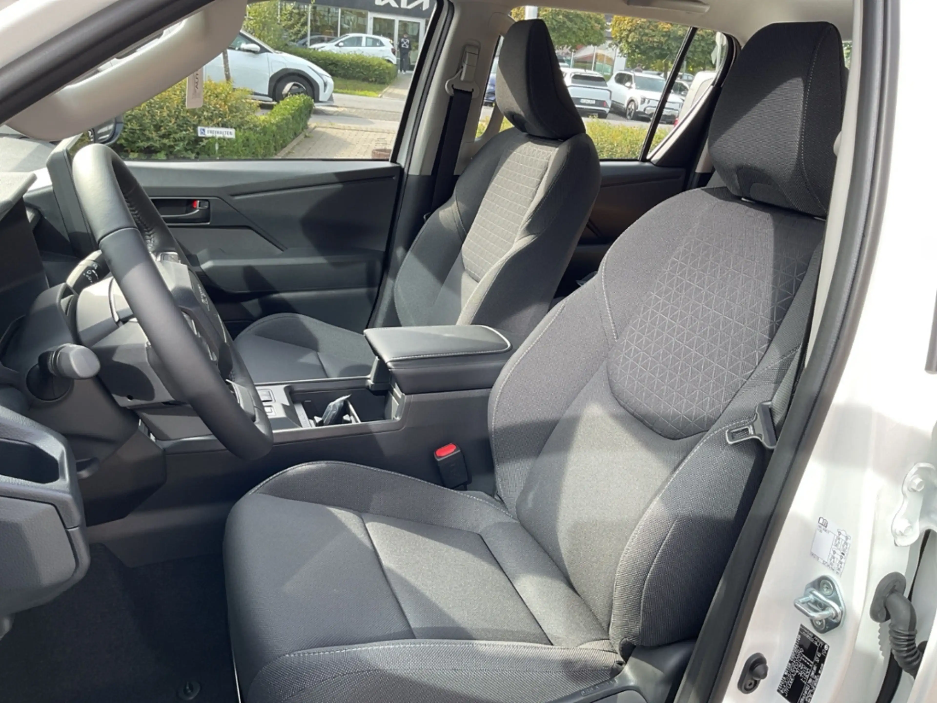 Toyota Hilux BEV Double Cab Electric 144 kW 4x4 Duty Navi LED S — photo 8