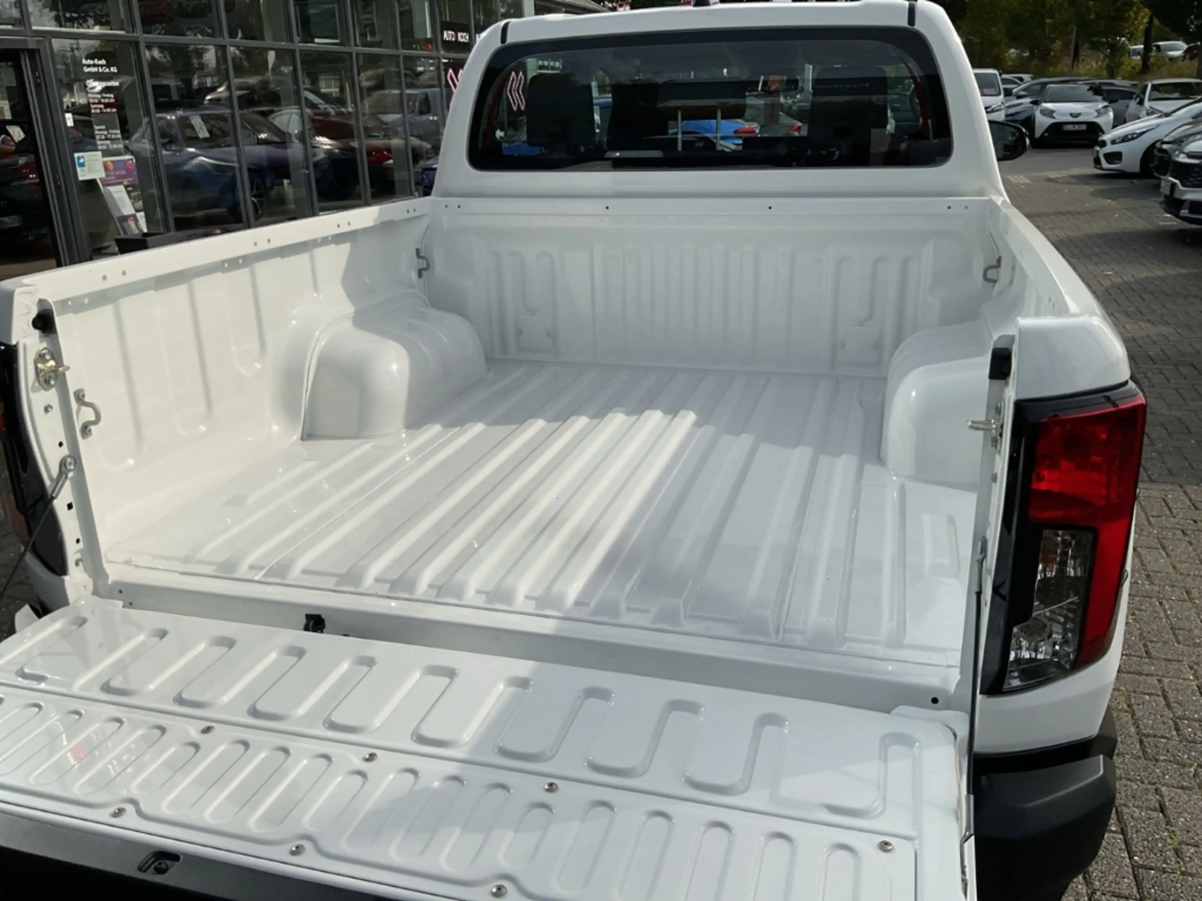 Toyota Hilux BEV Double Cab Electric 144 kW 4x4 Duty Navi LED S — photo 7