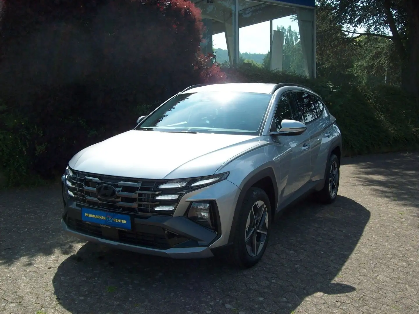 Hyundai TUCSON 1.6 T-GDI 4x4 PDC+Kam SHZ LHZ Navi AT Silber - 2