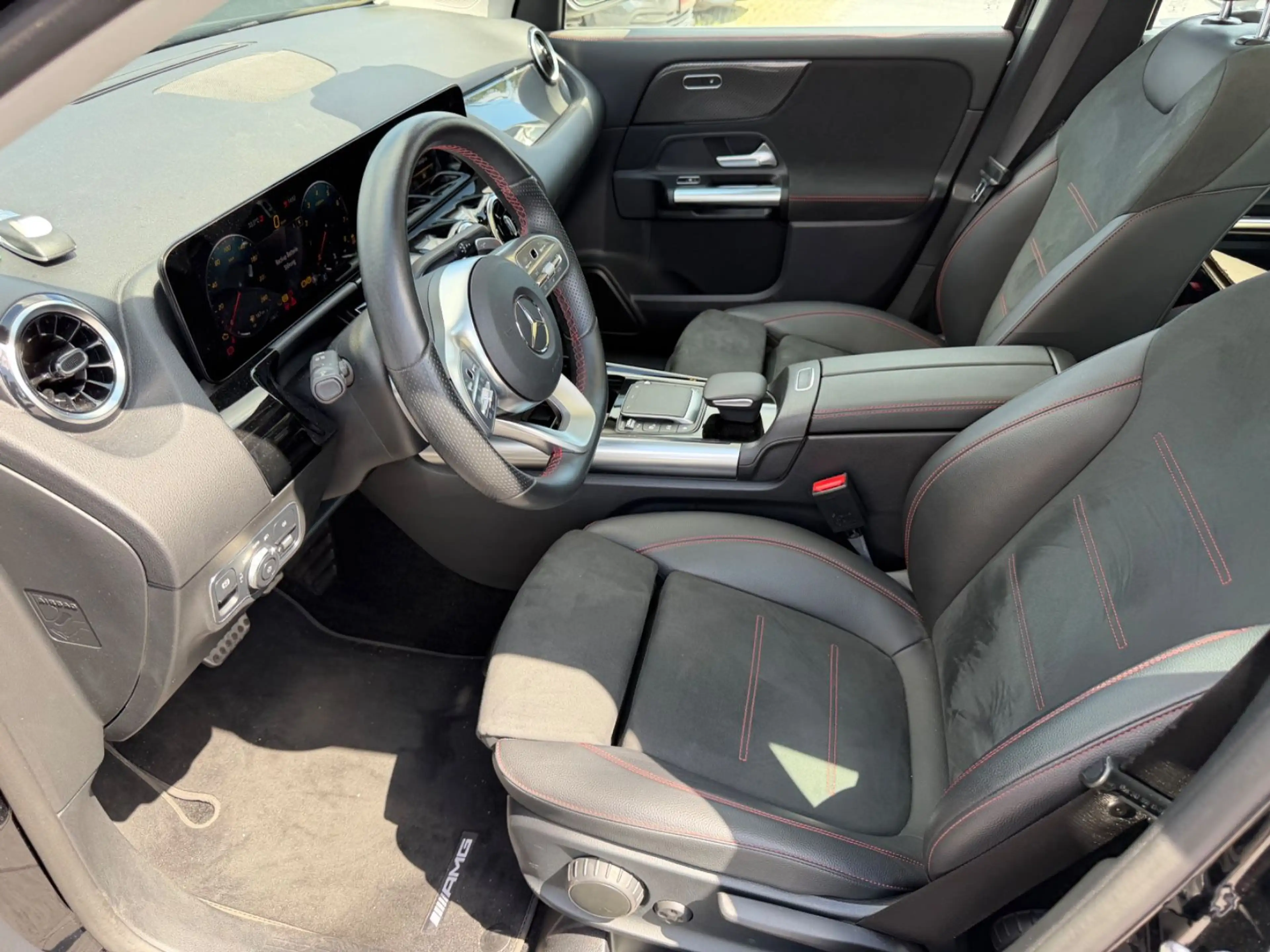 Mercedes-Benz GLA 250 4Matic*AMG-Line*AHK*RFK*Motorschade! — photo 11