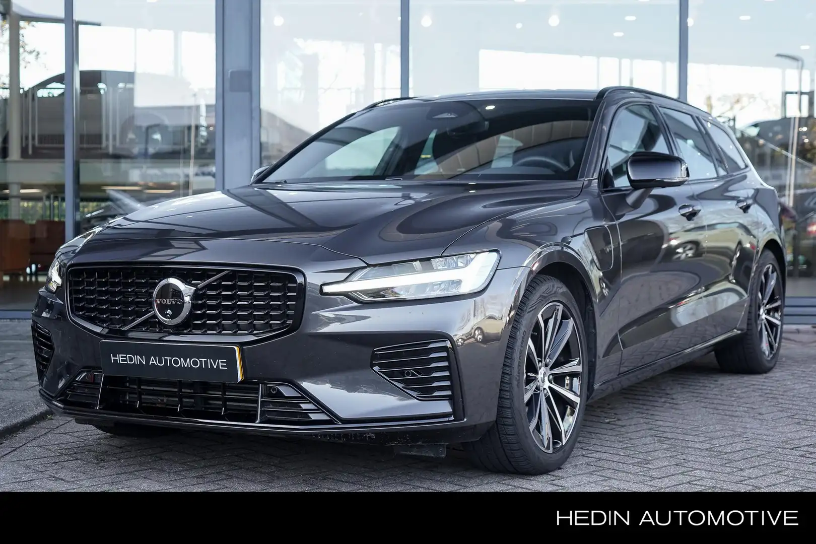 Volvo V60 2.0 T6 Plug-in hybrid AWD Plus Dark | 2000 kg trek Gris - 1