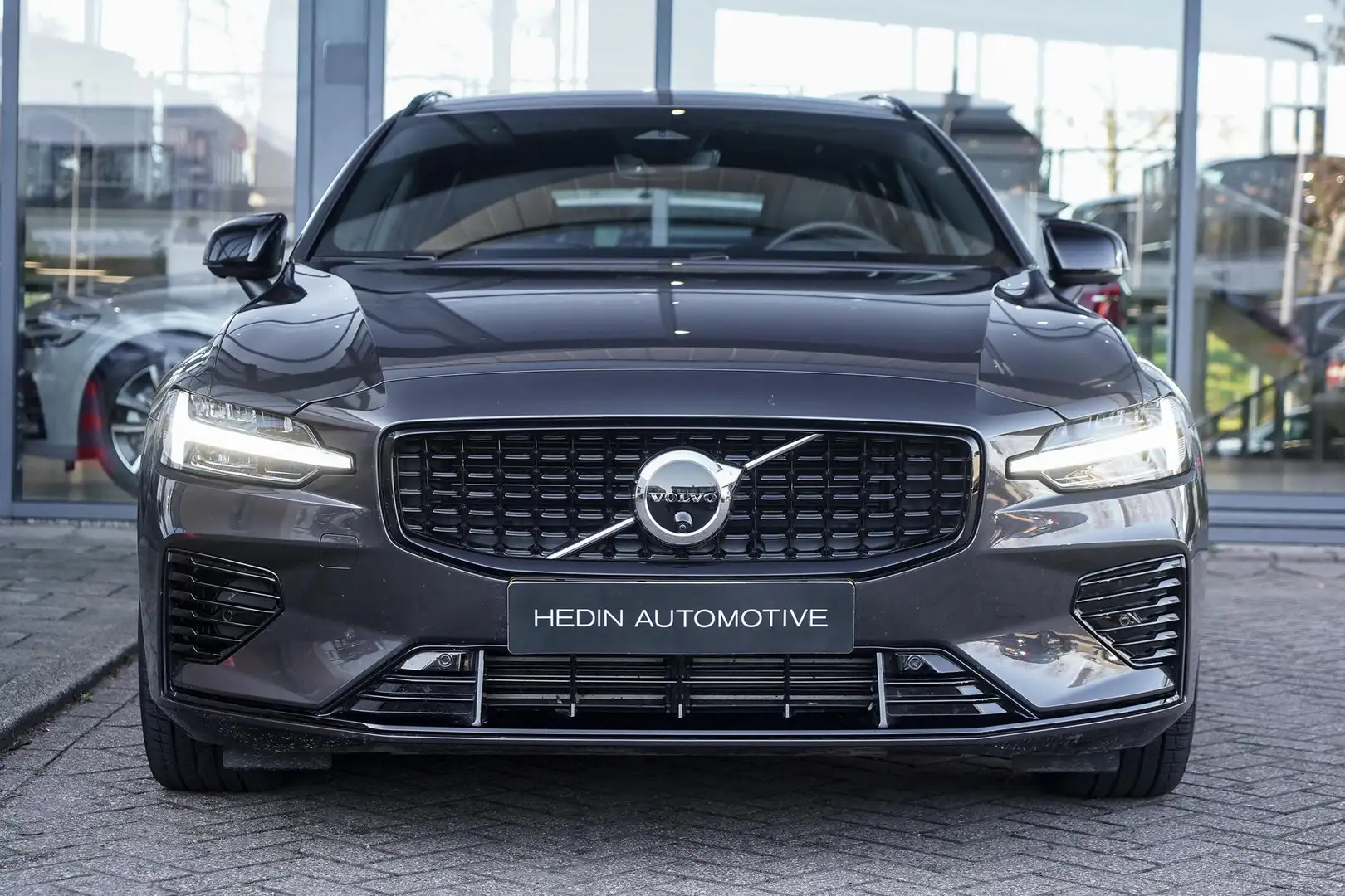 Volvo V60 2.0 T6 Plug-in hybrid AWD Plus Dark | 2000 kg trek Gris - 2