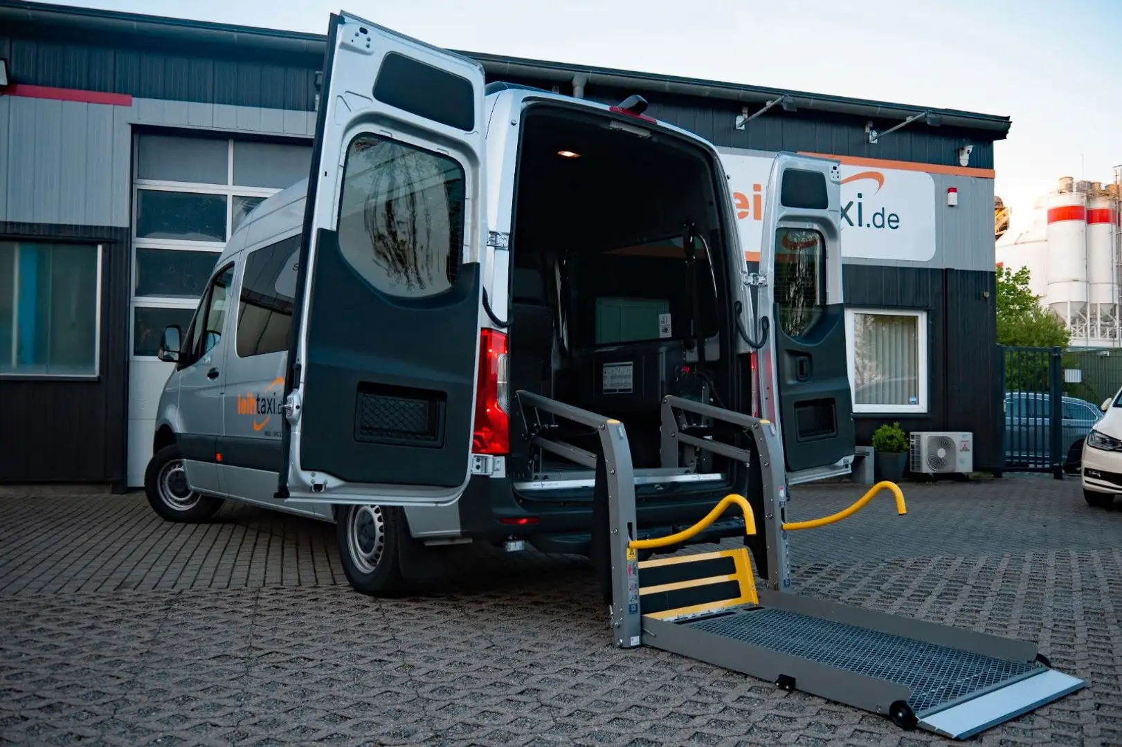 Mercedes-Benz Sprinter 317 WSZ LMW BTW Lift Liegend-Rollstuhl Silver - 1
