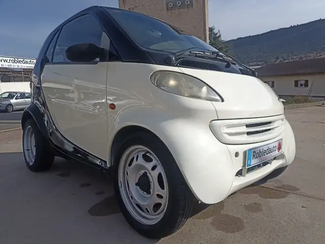 smart city-coupé/city-cabrio Pequeño  Automático de 3 Puertas
