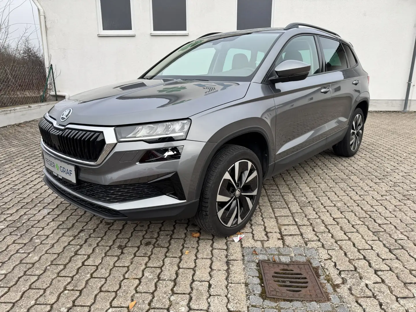 Skoda Karoq Style 1.5 TSI DSG 18" ACC AHK NAVI Grau - 2