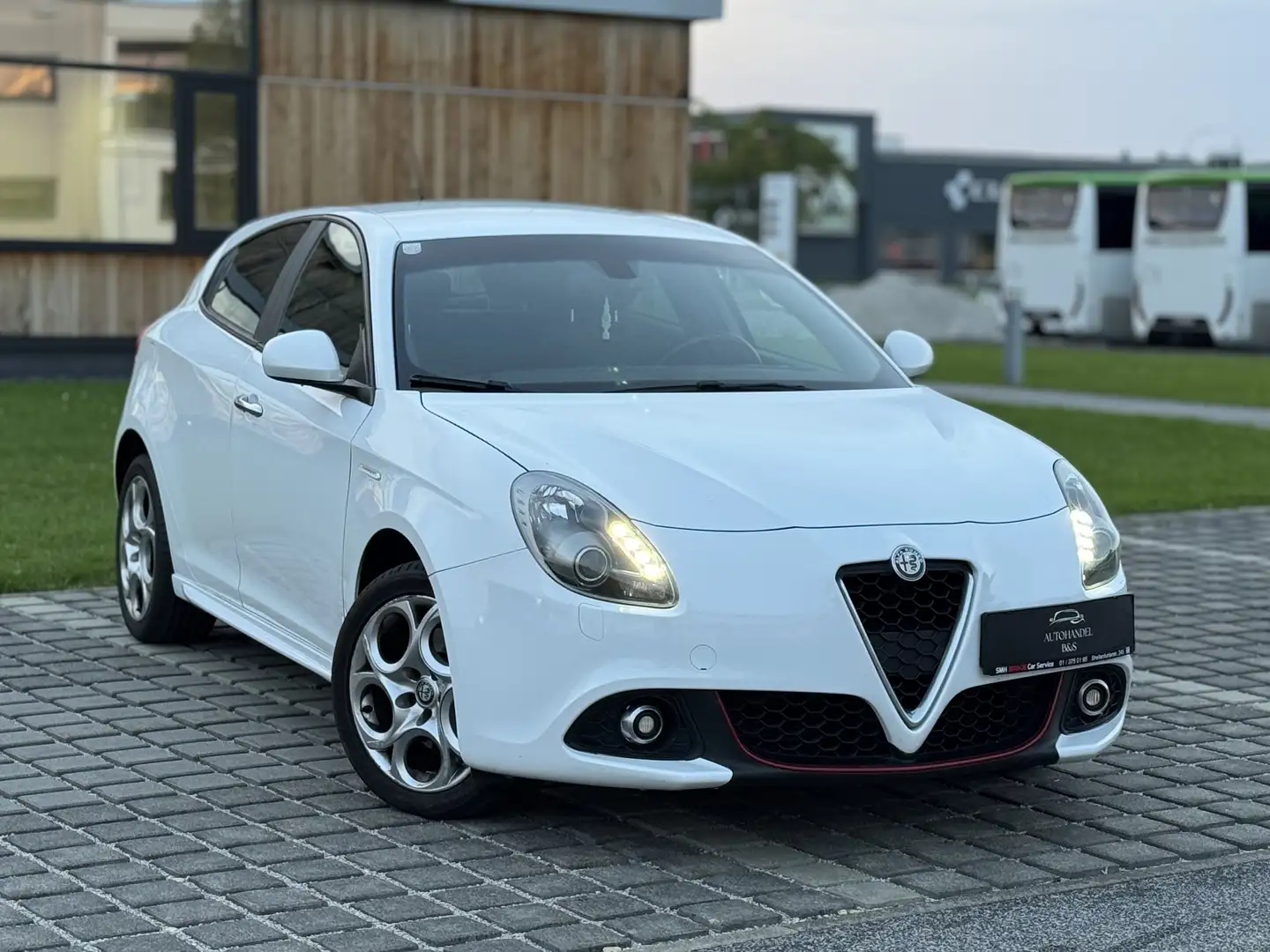 Alfa Romeo Giulietta Giulietta Super 1,4 TB MultiAir TCT *NAVI, XENON* Weiß - 1