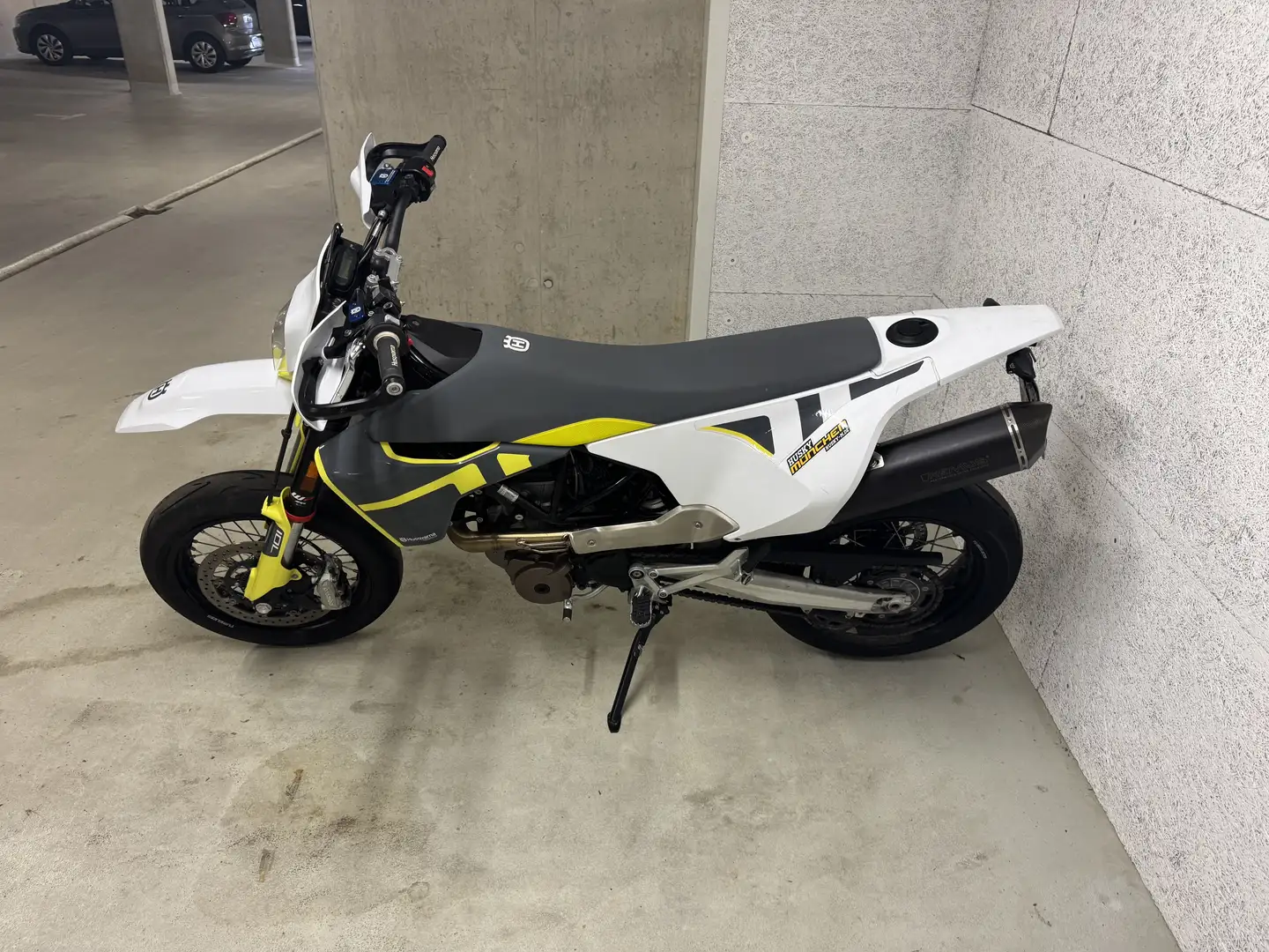 Husqvarna 701 Supermoto - 1