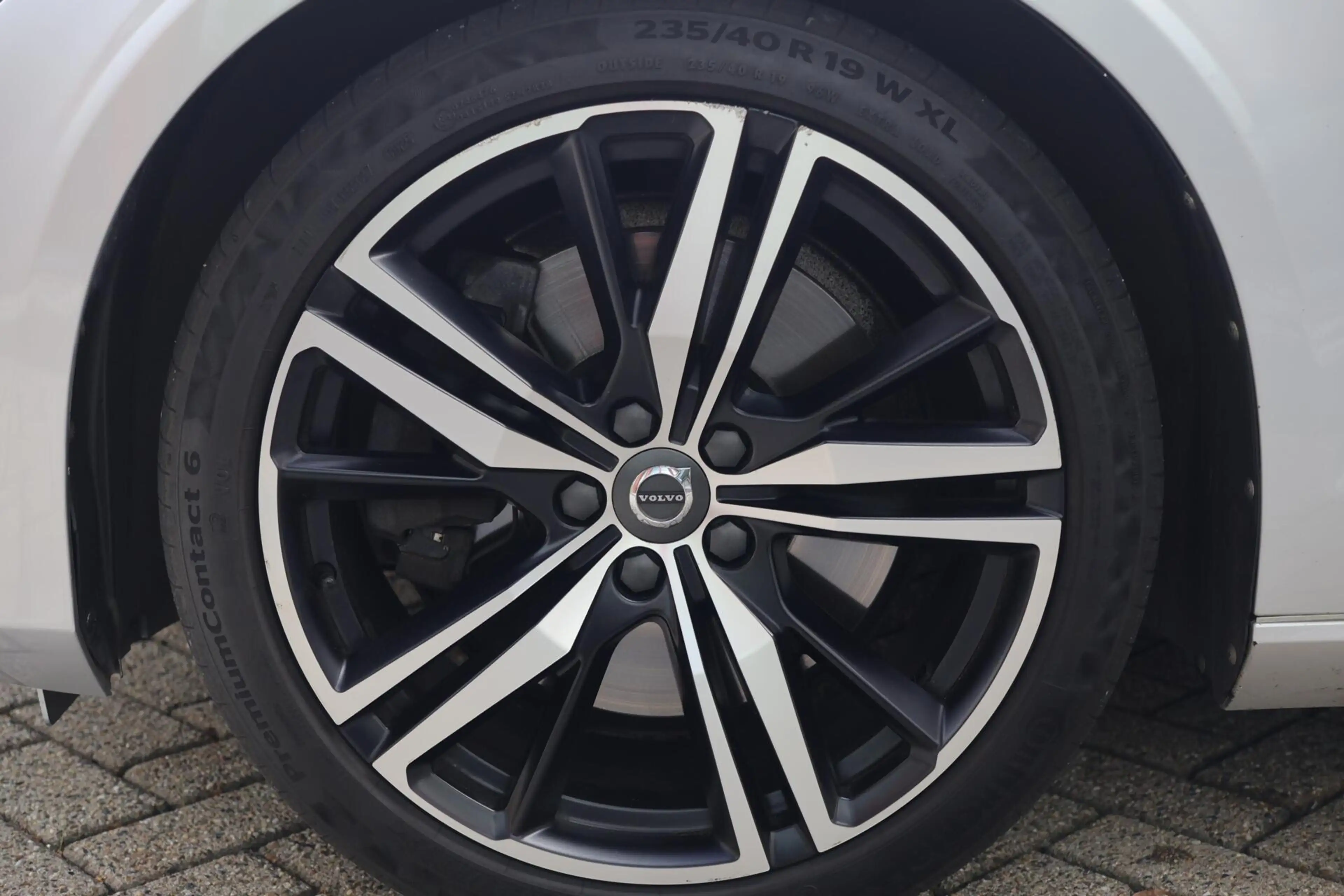 Volvo V60 T6 Recharge AWD R-Design — photo 15