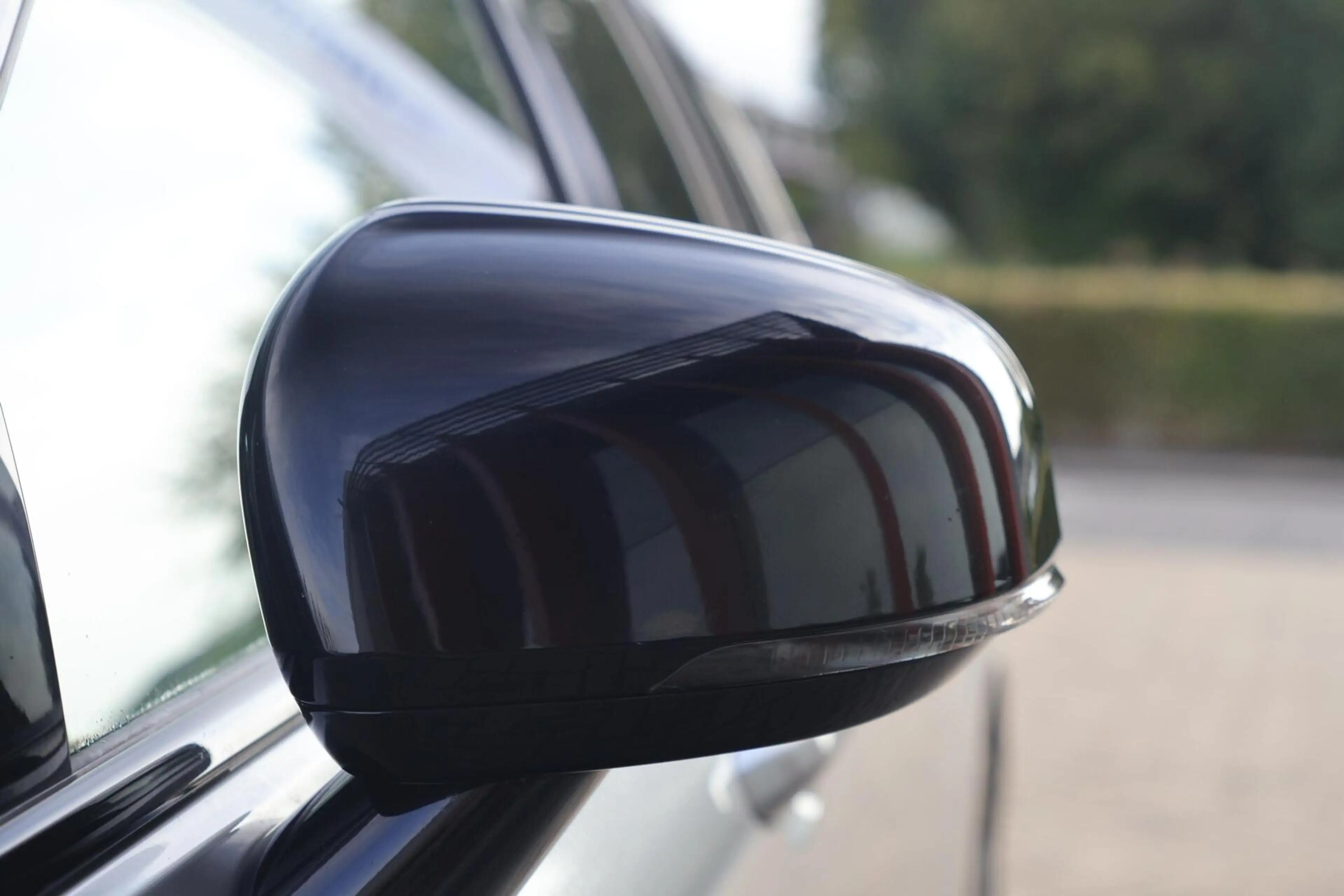Volvo V60 T6 Recharge AWD R-Design — photo 8