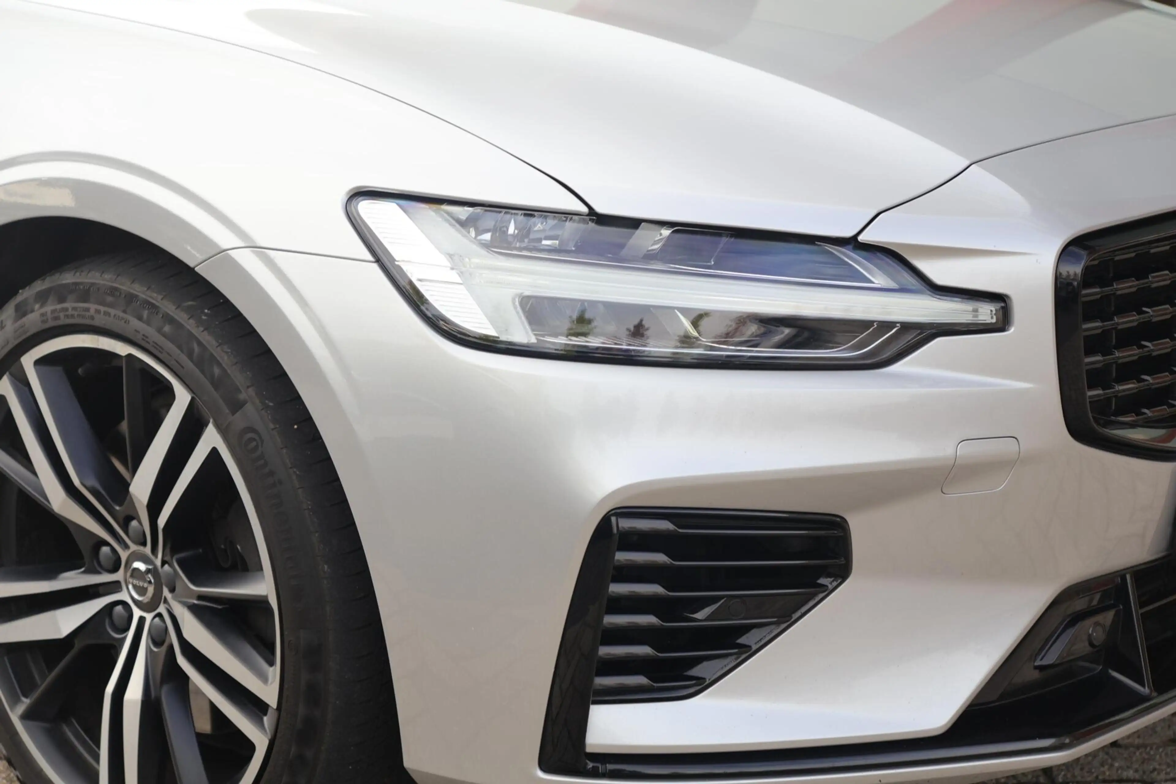 Volvo V60 T6 Recharge AWD R-Design — photo 5
