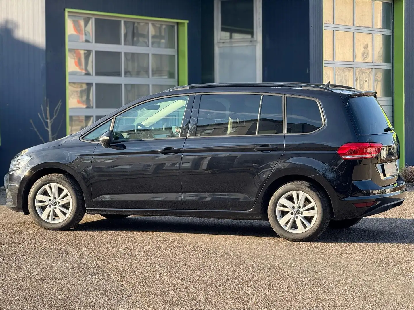 Volkswagen Touran 1.5 TSI OPF DSG Comfortline Schwarz - 2