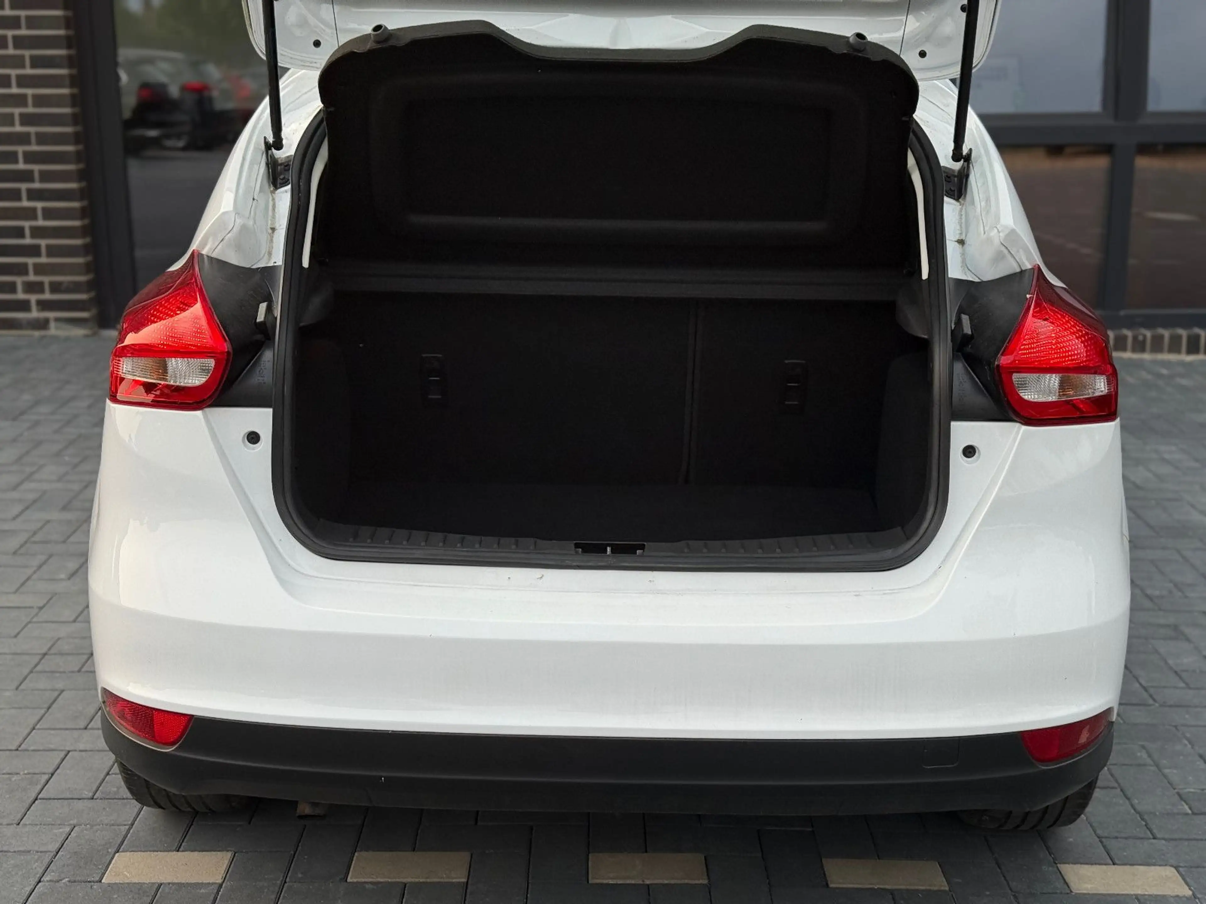 Ford Focus Limousine Trend*Klima*SHZ*Ele.Fen*1 Hand — photo 9