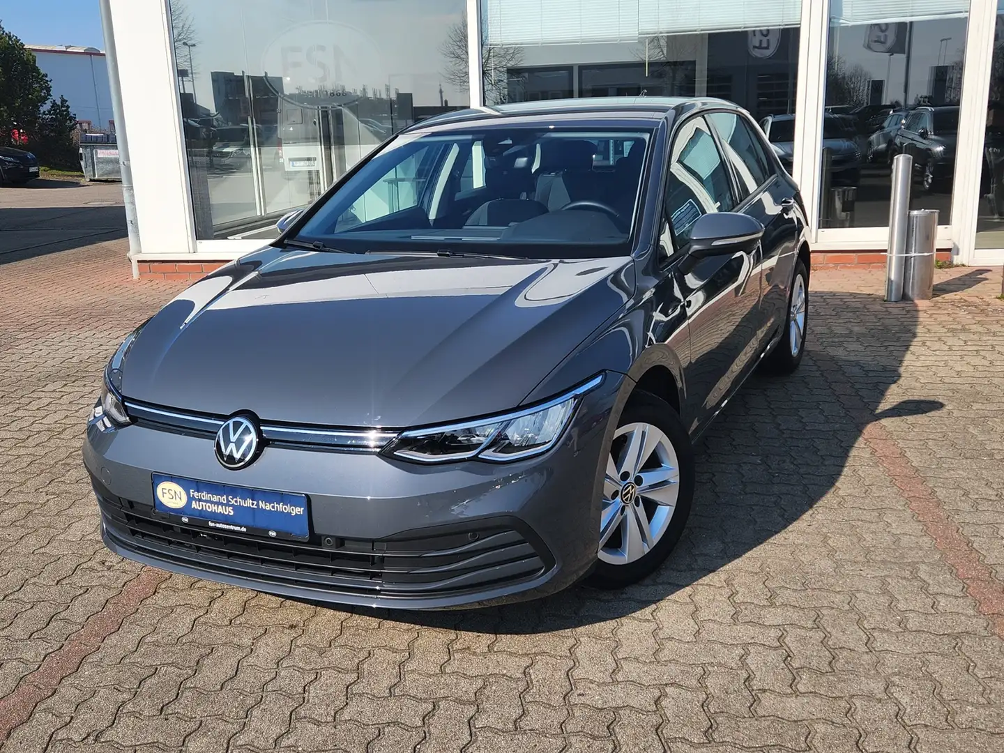 Volkswagen Golf VIII 2.0 TDI Life LED NAVI ACC VC APP SHZG DAB Grau - 2
