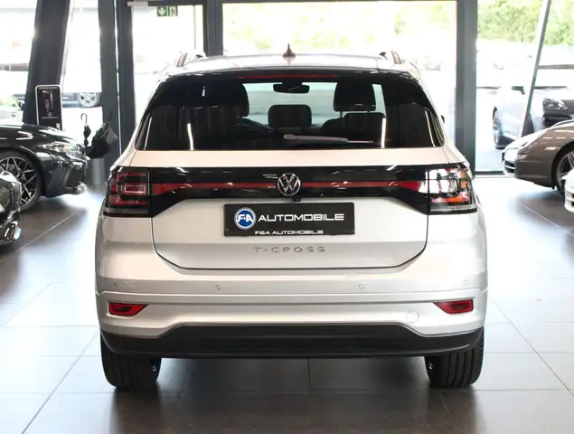 Volkswagen T-Cross view 6